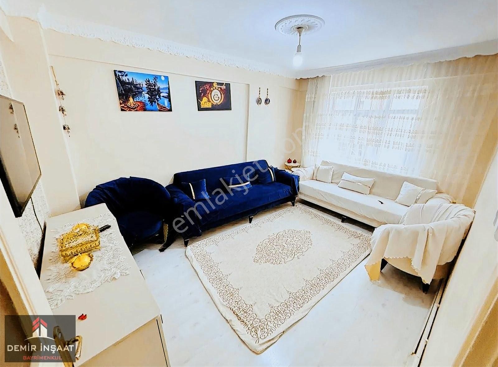 Demir İnşaat Tranvayın Dibinde Satılık 95m 2+1 Daire 17-yıllık