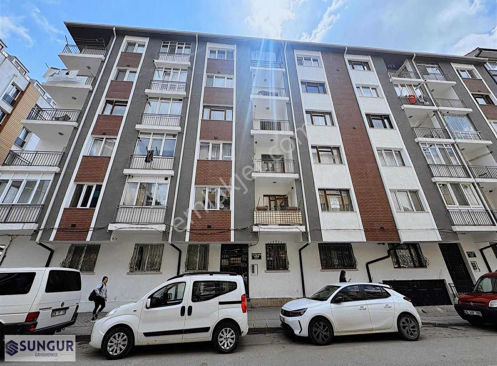 Sungur'dan Satılık Yenibağlar'da Cadde Üstü 3+1 Ara Kat Daire