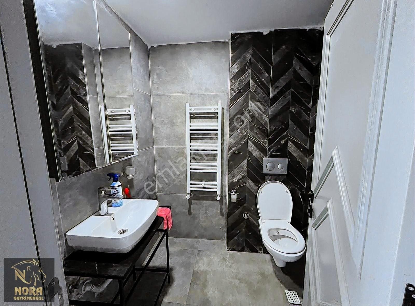 Nora'dan Üni. Caddesinde 2+1 Havuzlu Lüks Site Eşyalı Daire