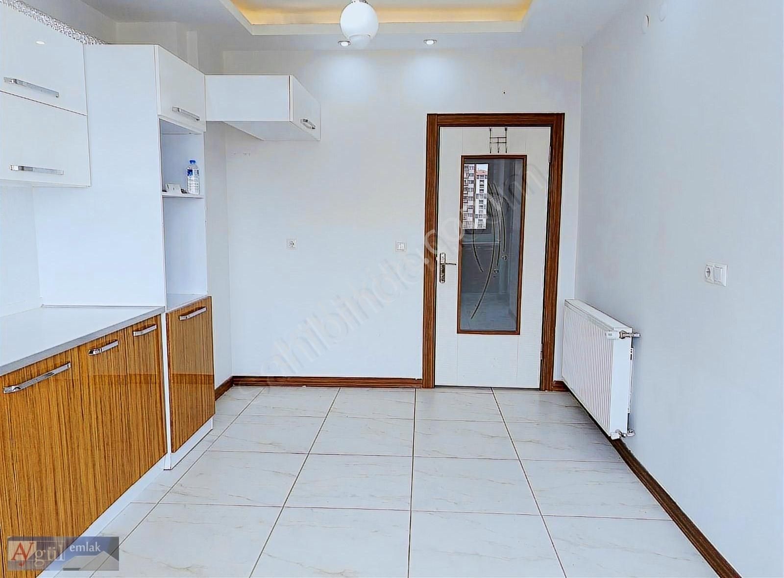 Aygül Emlak Tan Bostsçbaşında 3+1 Kiralık Daire