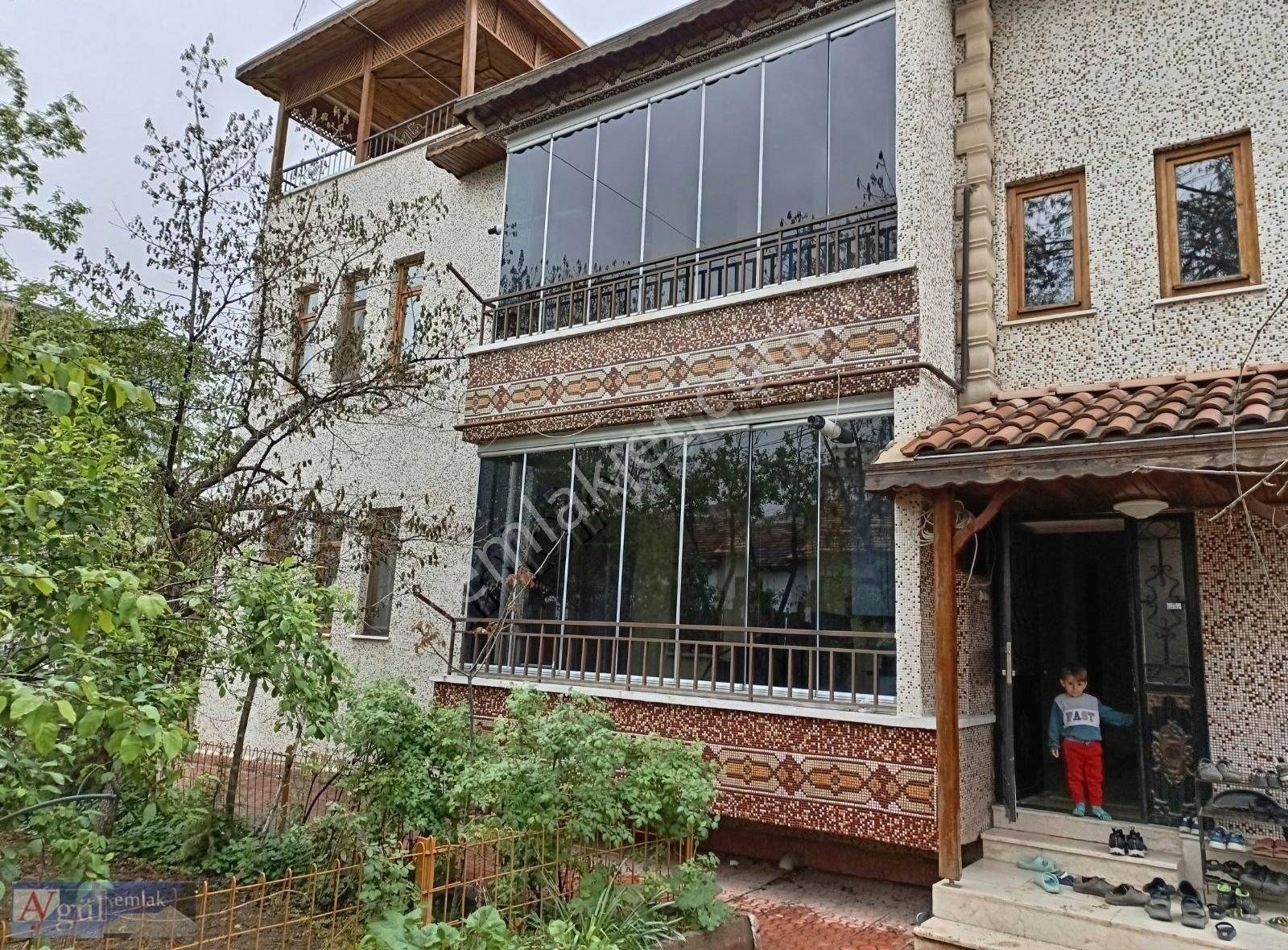 Aygül Emlak Tan Şeyh Bayram Mah Satılık 3 Katlı Müstakil Ev
