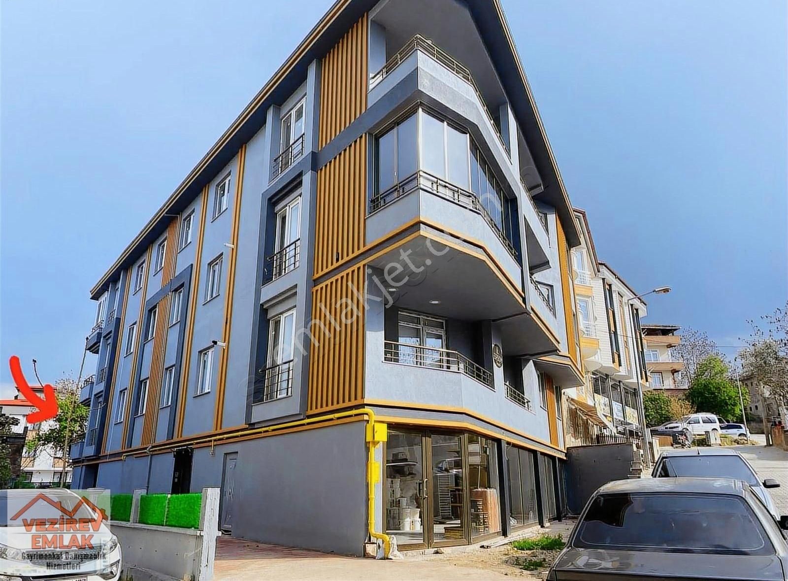 Çamlık Caddesi Üzeri 2+0 Asansörlü Balkonlu Daire