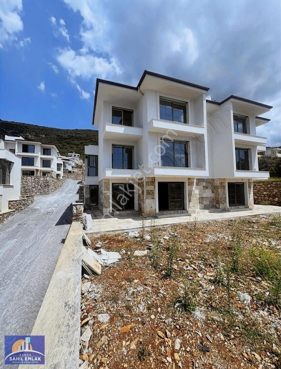 Didim Akbük'te Satılık 2 + 1 Bahçe Katı Daire