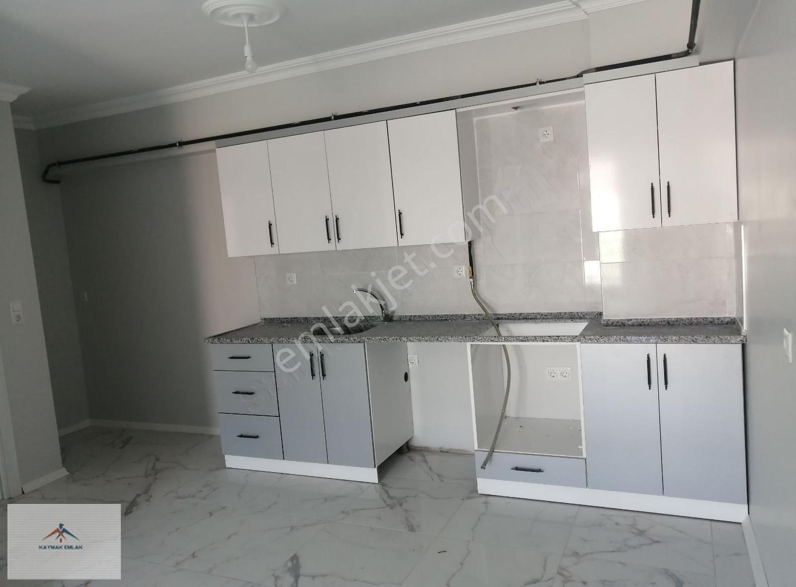 Kaymak Emlak Tan 2+1 Carşı Merkezde Yerden Isıtmalı