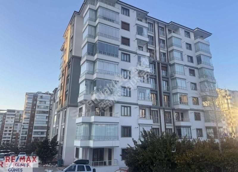 Atakule Konutları'nda Remax Güneş'ten 3+1 Daire