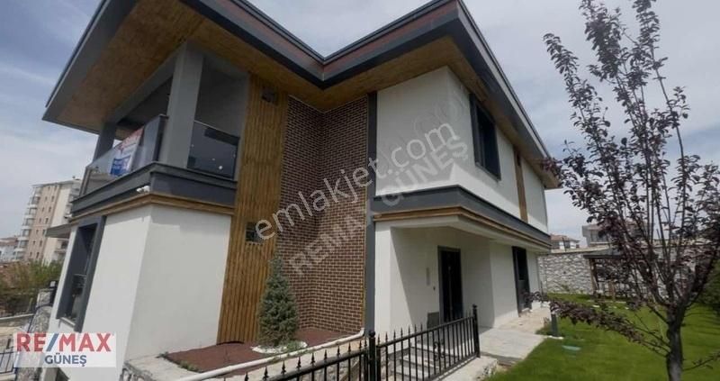 Ortadoğu İnşaat Villa Grande'de Remax Güneş'ten Sıfır Villa
