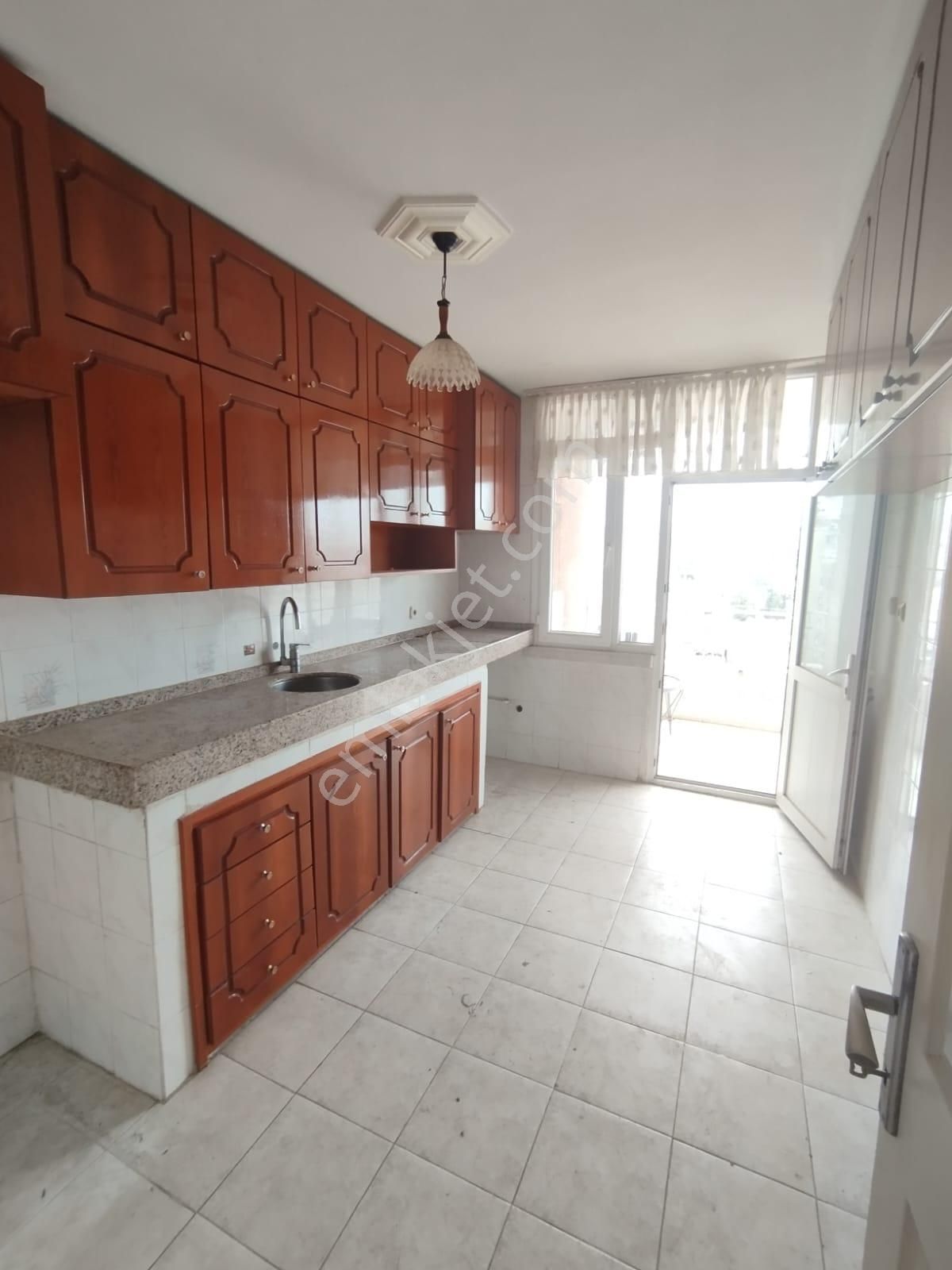 Barajyoluna Yürüme Mesafesinde Sitede 3+1 Kapalı Mutfaklı Cazip Daire