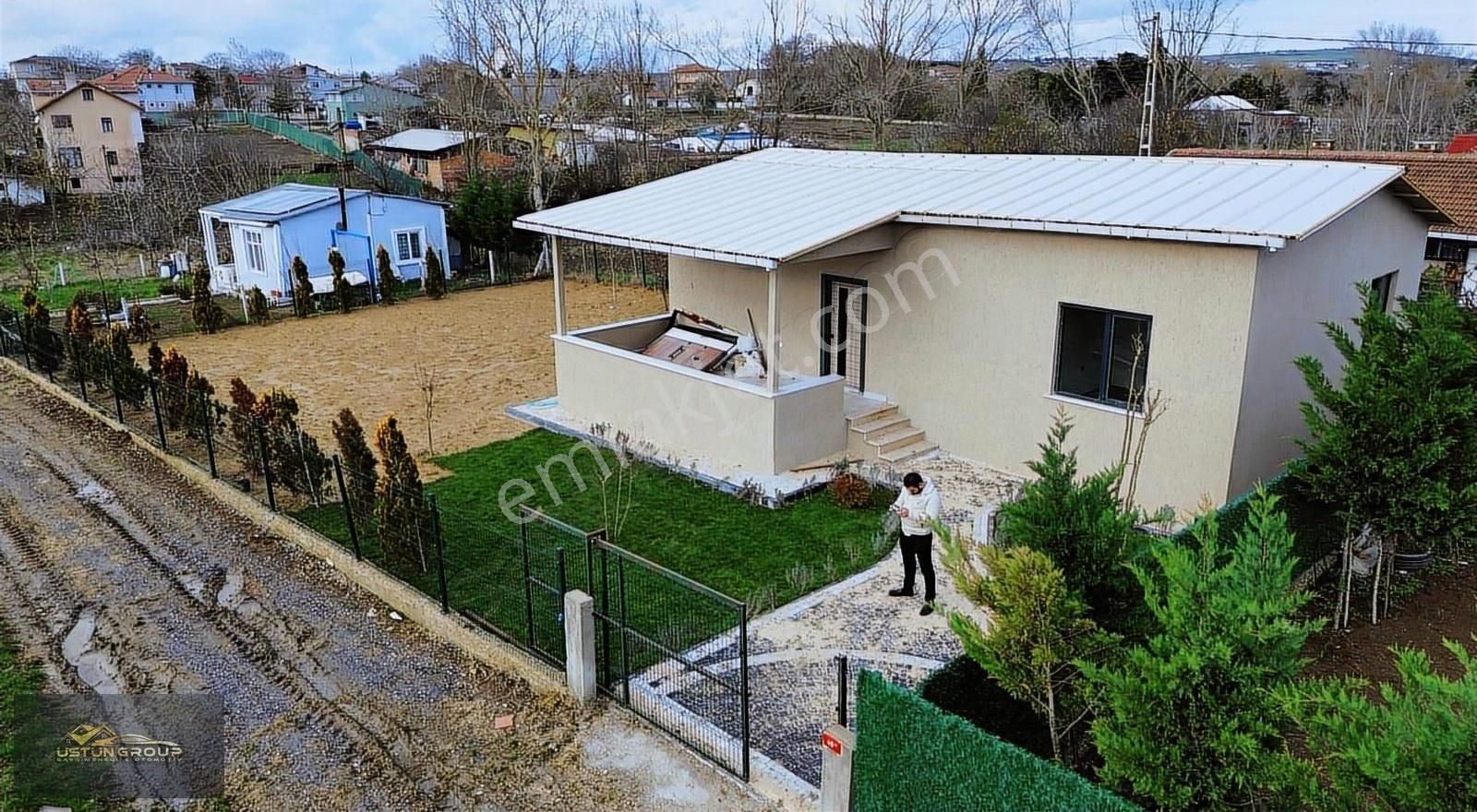 Üstün Group Gayrimenkul Çatalca İzzettinde 600 M2 İçinde 2+1