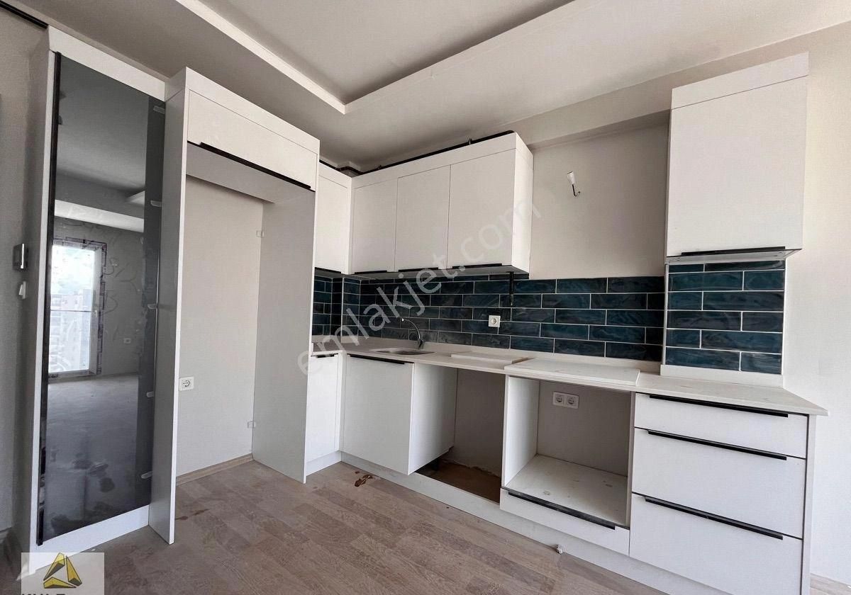 Kule Park Farkıyla Soulmeat Yanı Cadde Üzeri 1+1 Daire