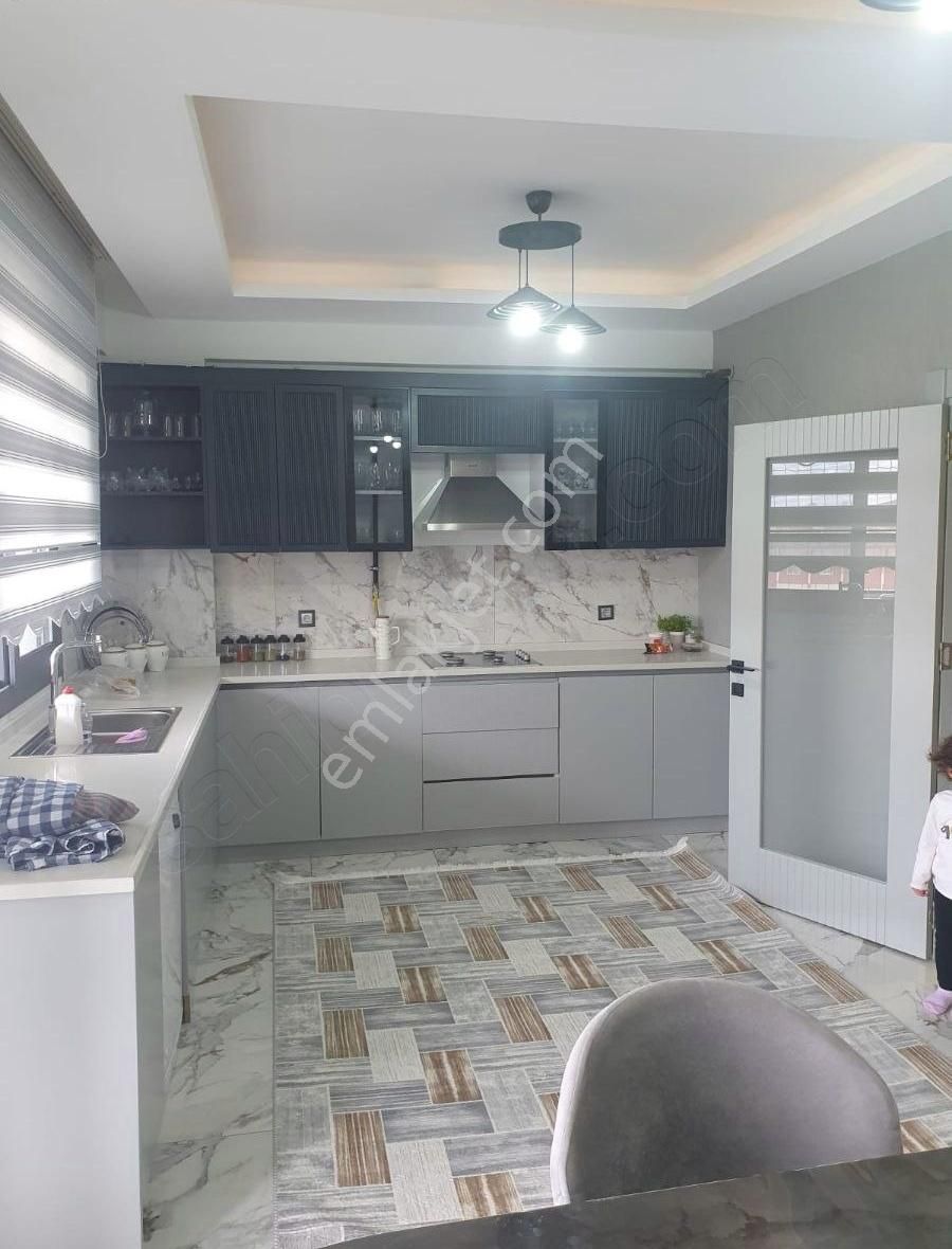 Araştırma Kavşağı Üçkuyular Girişinde Satılık 3.5+1 Fırsat Daire