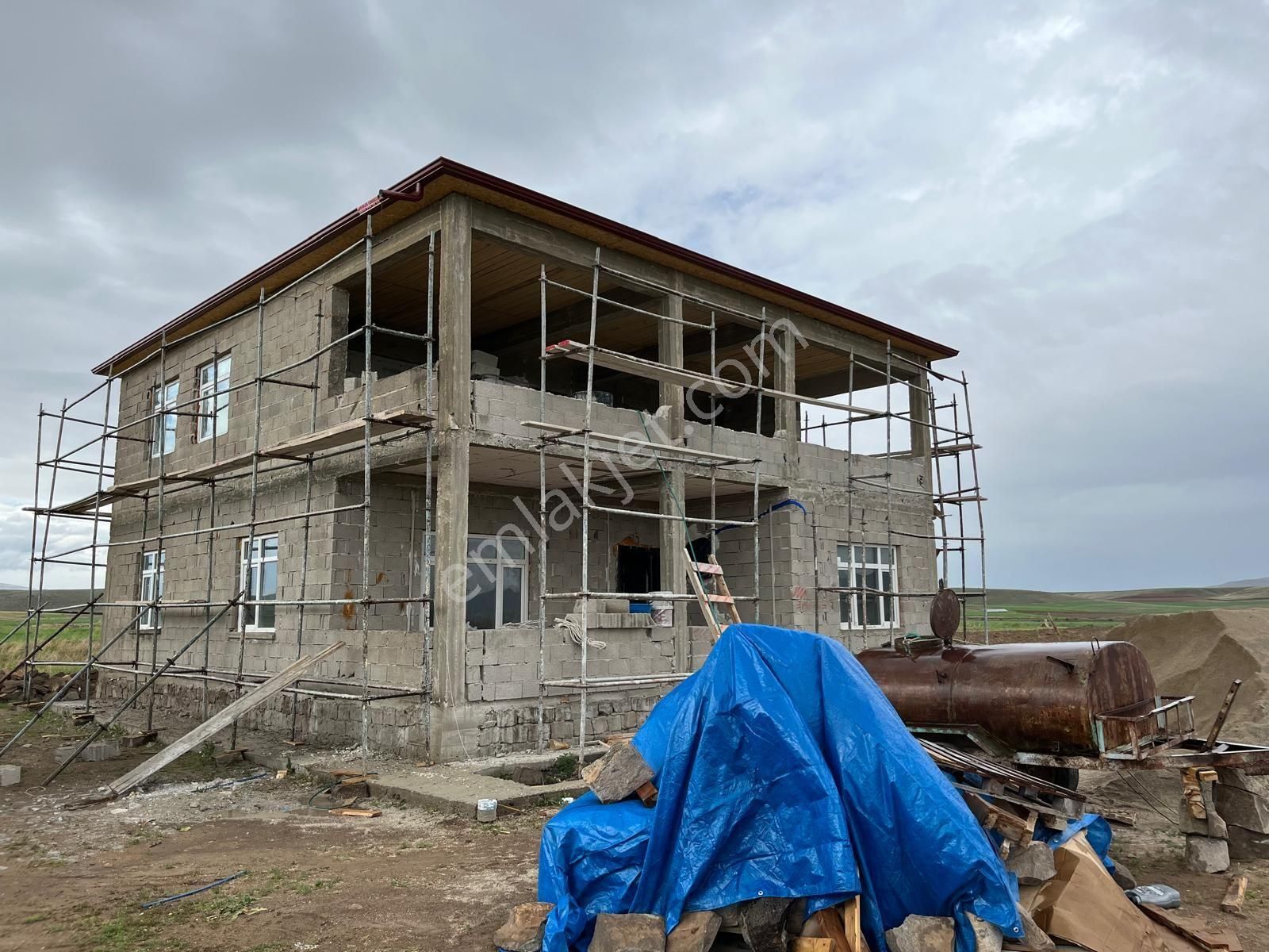 Develi Şahmelik Mahallesi'nde Satılık İçinde Ev Bulunan Tarla