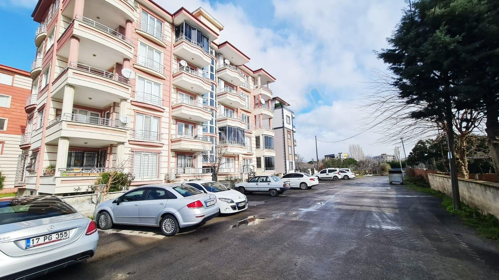 Zirve'den Cennetayağın'da Ara Kat Ön Cephe 140 M2 Asansörlü Geniş Ve Ferah 3+1 Daire