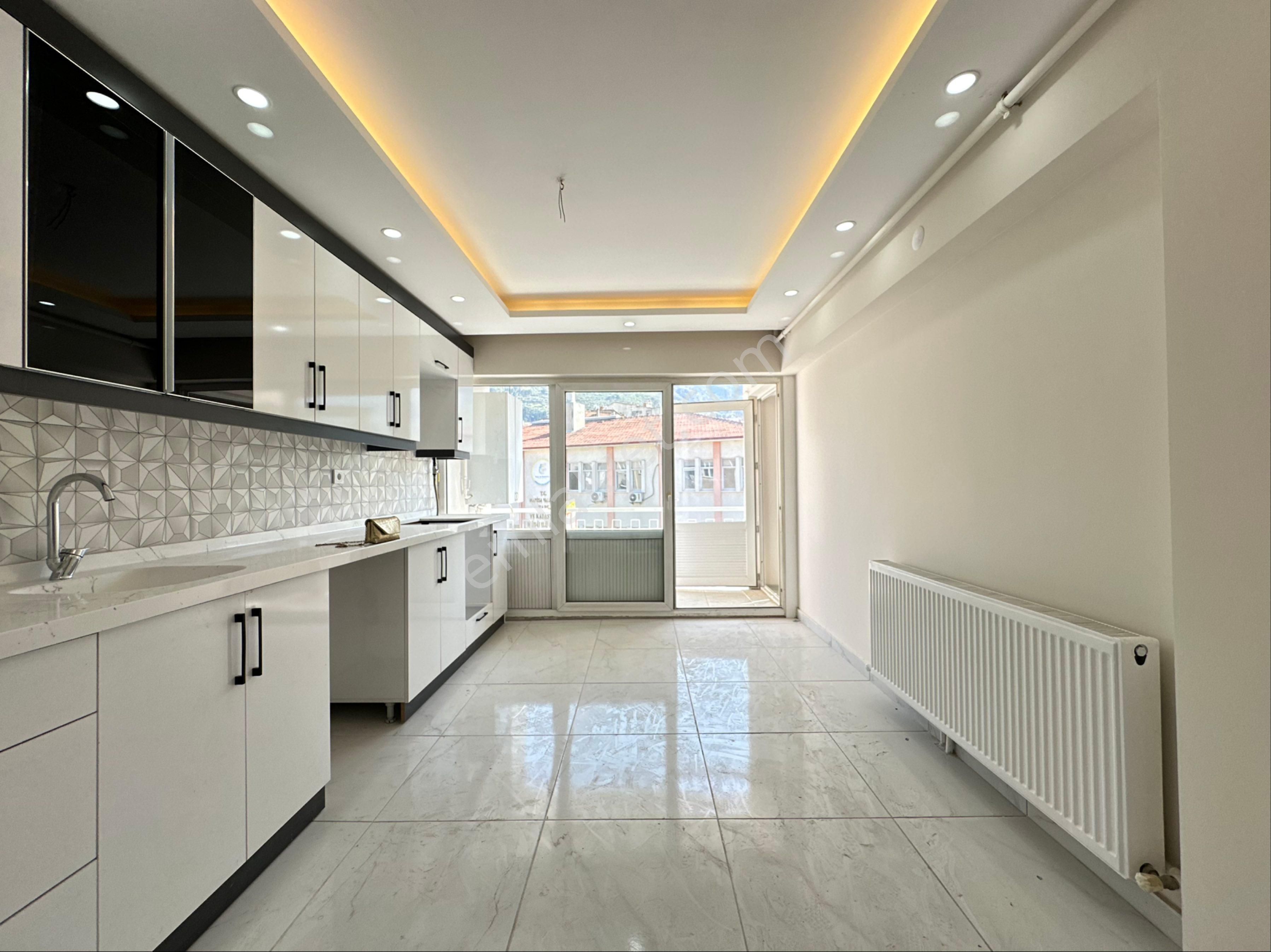 Manisa 8 Havuzu Civarı 3+1 Önü Açık Fullüx Satılık Arakat