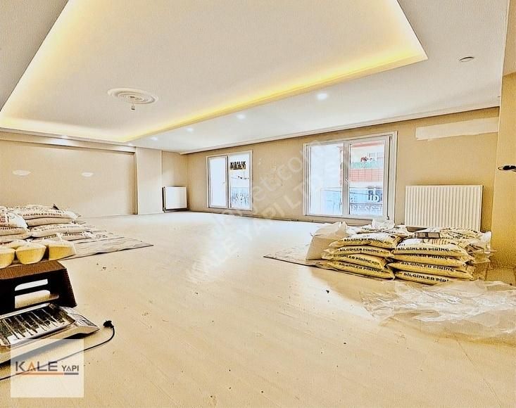 Cadde Üzerinde Evebeyn Banyolu Devasa 3+1 Satılk Daire