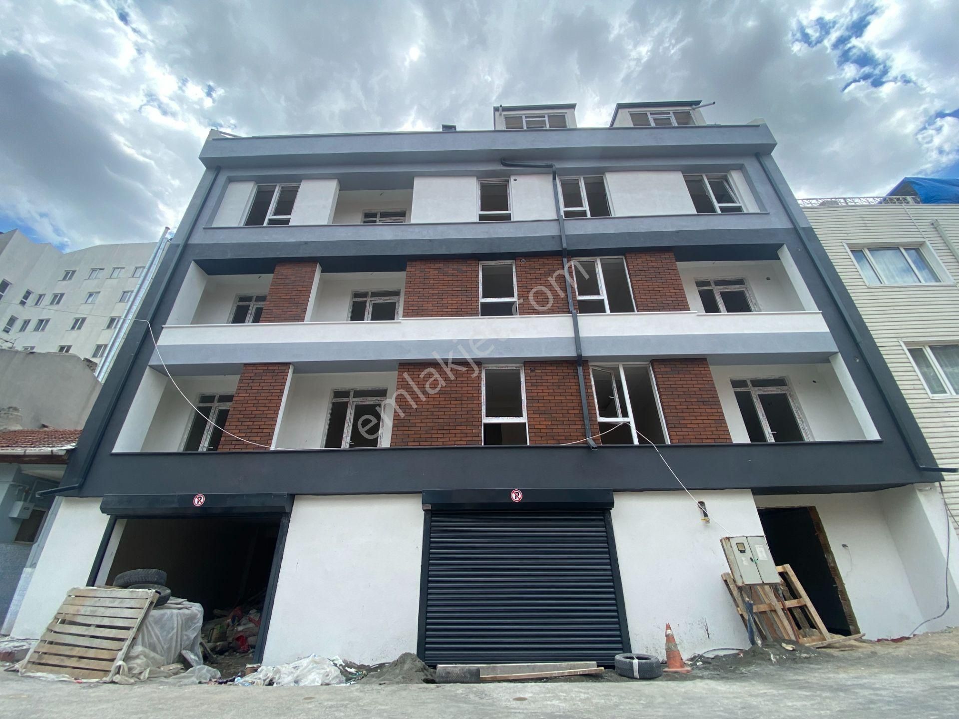 Yükselen'den Cadde Yakını, Arakat, Yerden Isıtmalı, Balkonlu 1+1