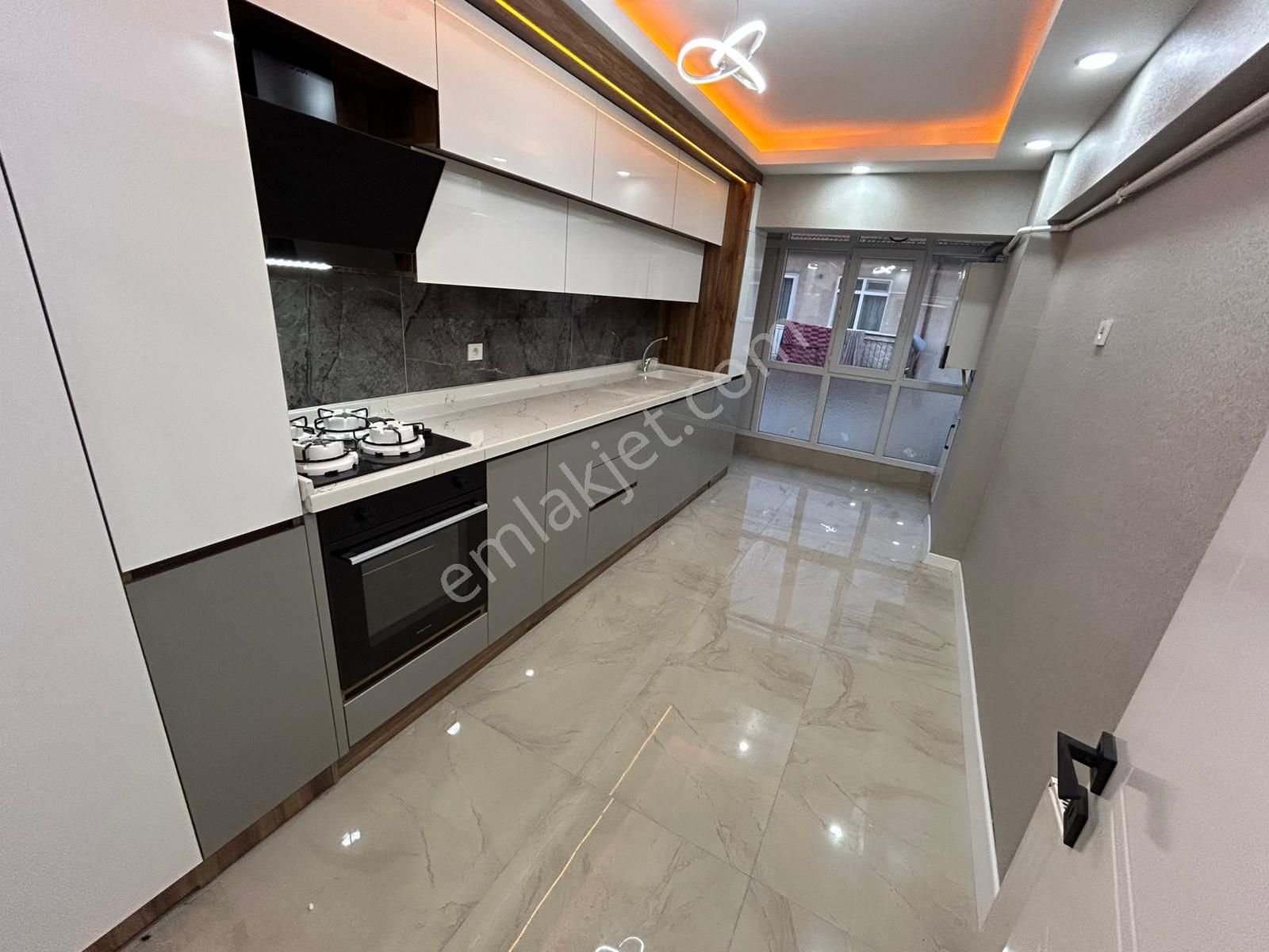 Örnek Emlak'tan Mareşal Ç. Mah. 3+1 Bağımsız Full+full Yapılı Kiralık Daire