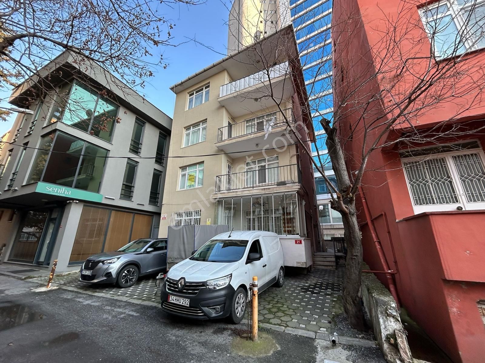 Obenden Kozyatağı Metro Yakın Plazalar Bölgesinde 2+1 100m² Net