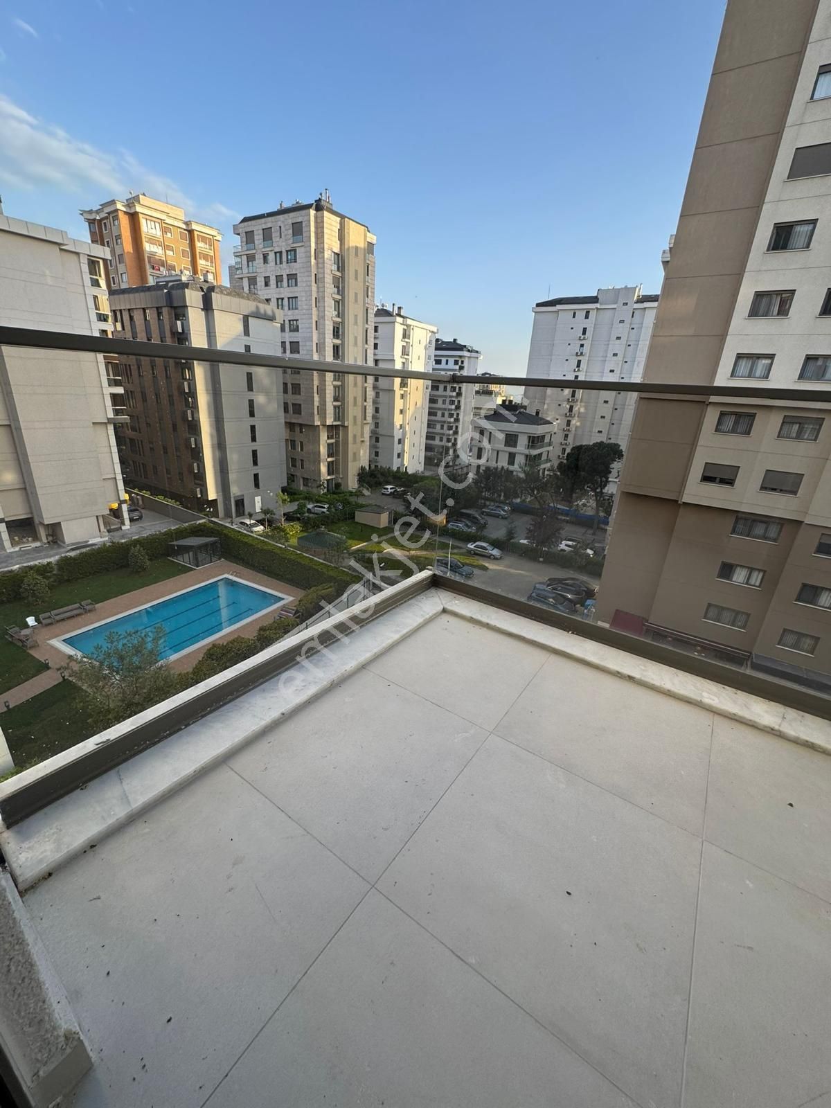 Ethemefendi Caddesi 'nde Bağdat Caddesine 1.paralelde Satılık 3+1 Net 105 M2 Balkonlu Daire