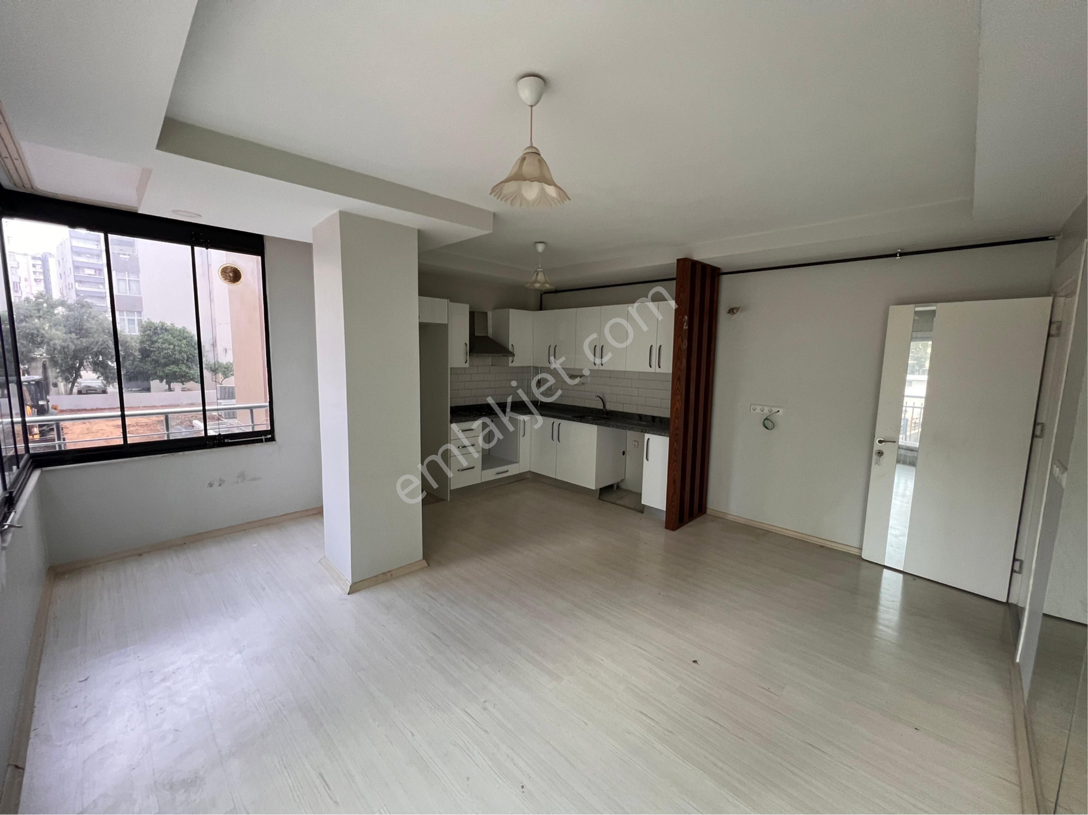 Kenan Evrene Yürüme Mesafesinde 6 Yaşında İslanlı 3+1 Çift Banyo