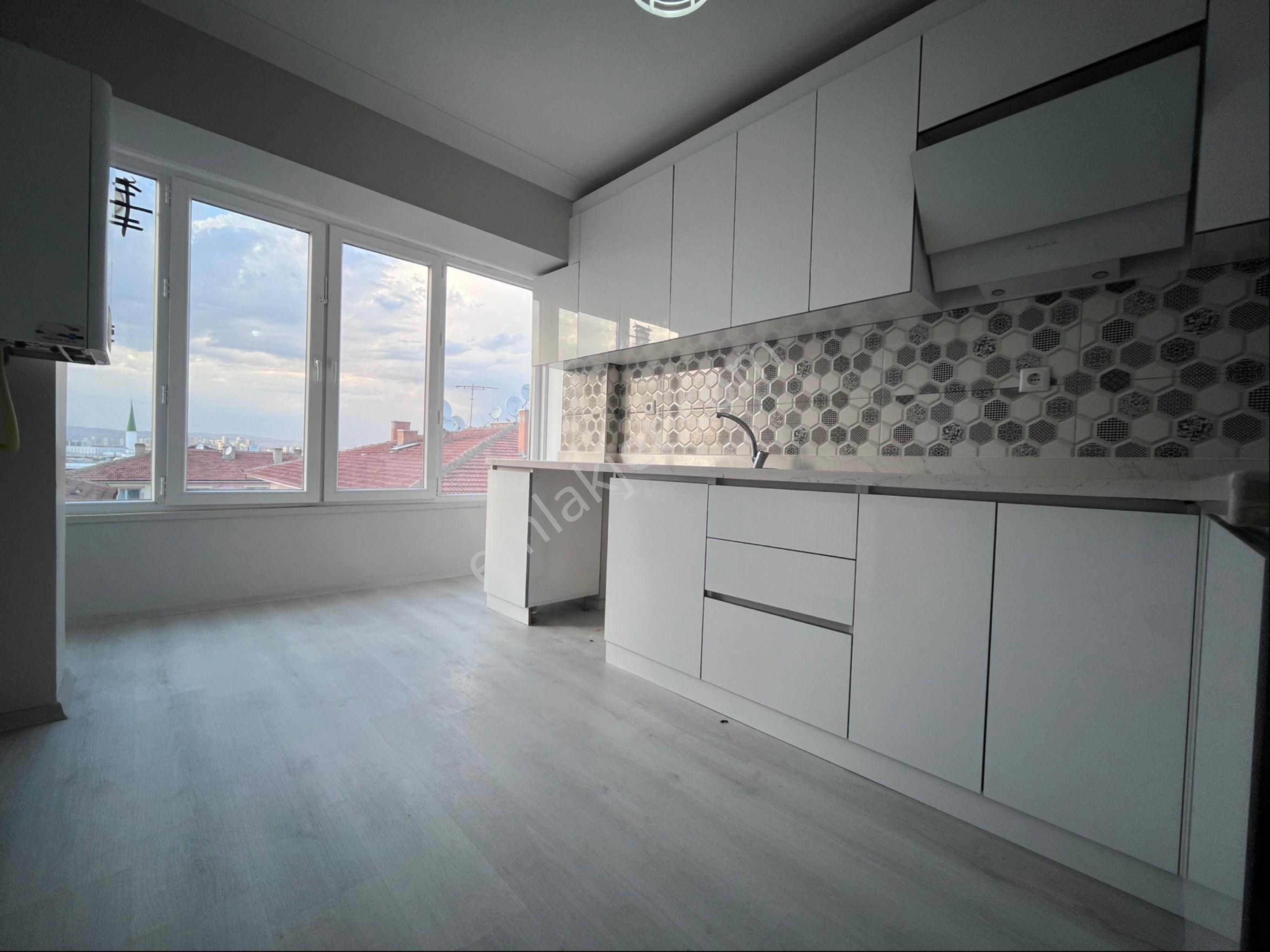Sincan Tandoğan Mh.'de 3+1 Ara Kat Asansörlü Full Yapılı Satılık Daire