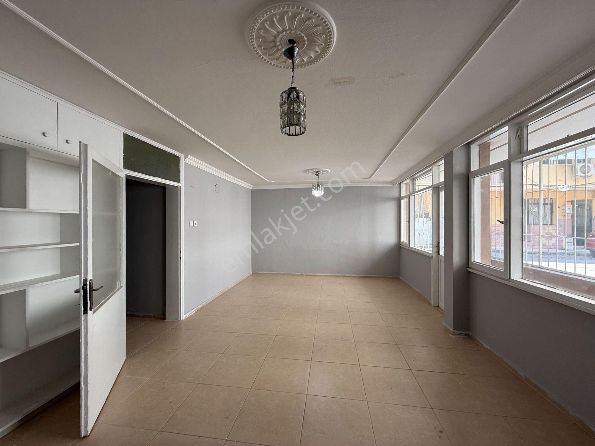 Karabağlar Sarıyer Mahallesi'nde Yüksek İmar Potansiyelli, Köşe Konumda Komple Satılık Bina! - Görsel 4