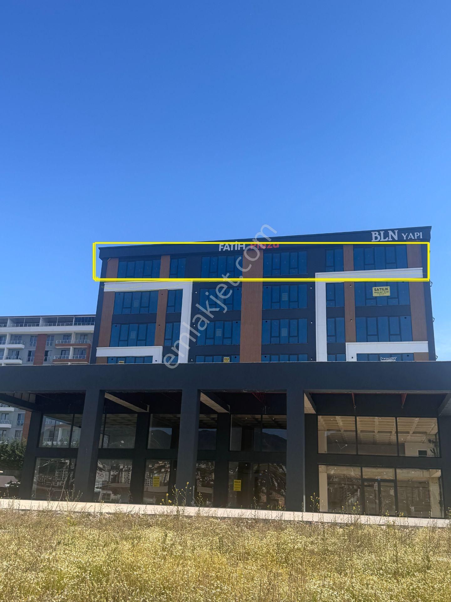 Petroller Yanında Oto Galeri - Mobilya Mağazasına Müsait İş Yeri