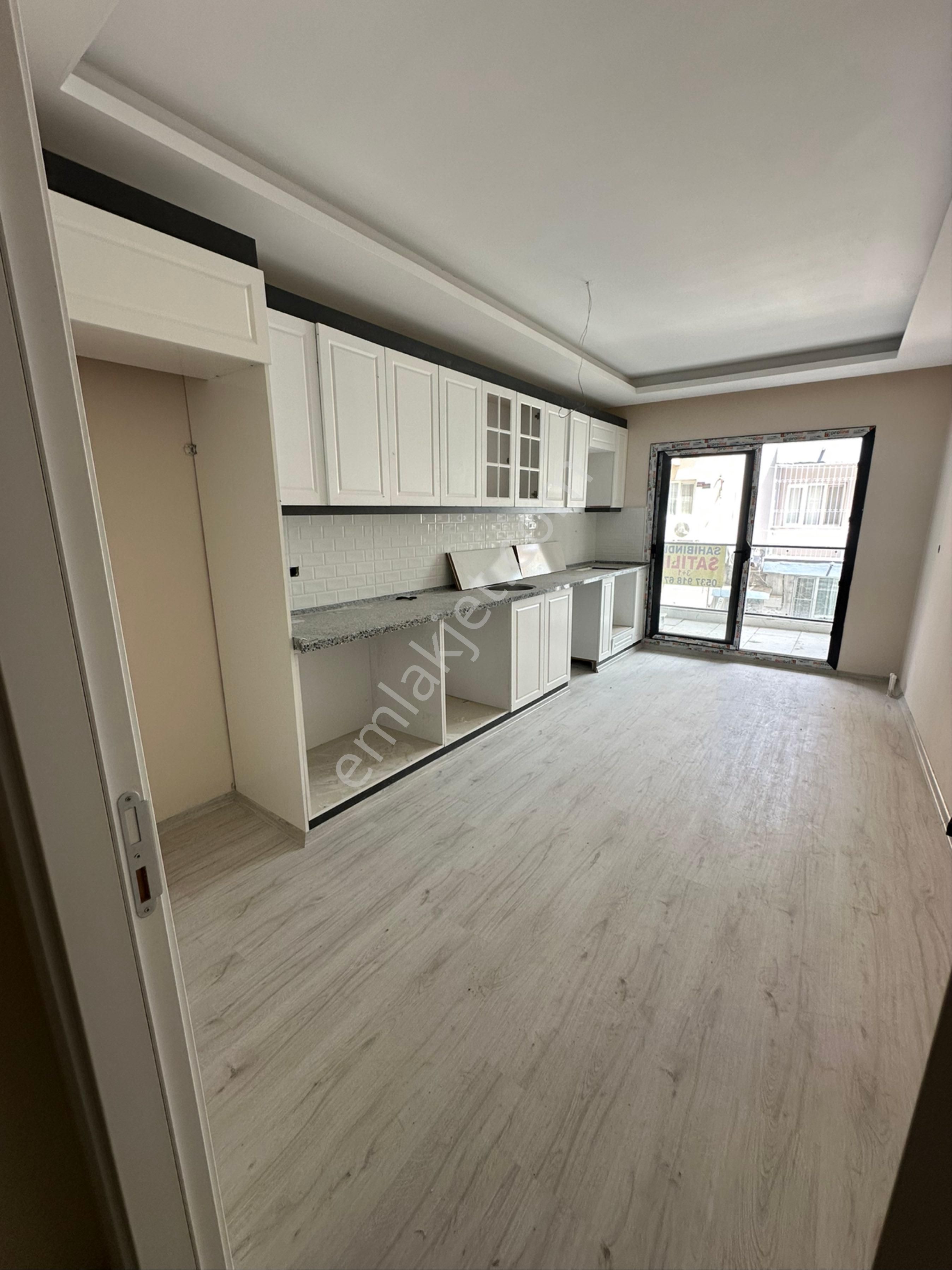 Yörül Emlaktan Satılık 3+1 Geniş Sığınaklı Otopark Asansörlü Daire