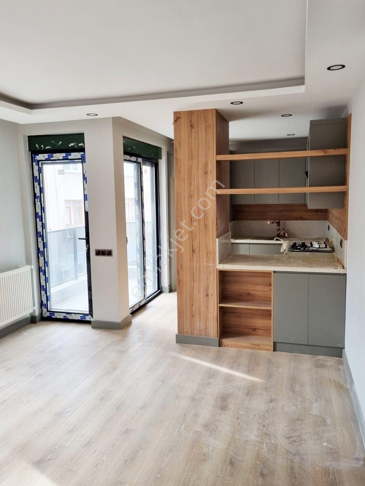 Deniz Mahallesinde Kapalı Otoparklı Arakat Kombili 2+1 Daire