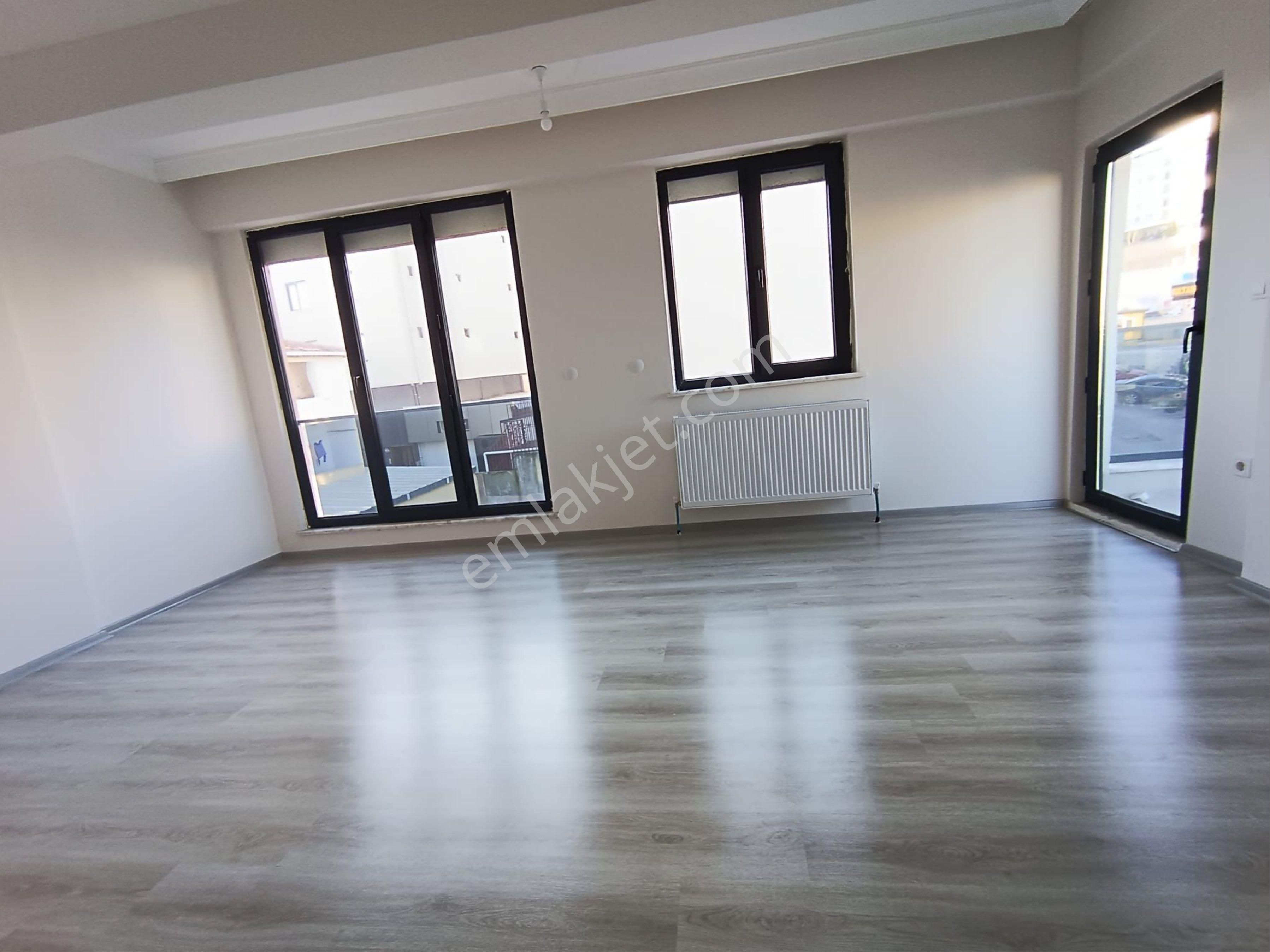 Sultanbeyli Hastaneye Yakın Site İçi Satılık Arakat Daire