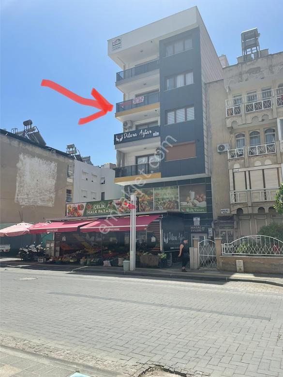 Salihli Sağlık Mahallesi'nde Şüheda Caddesi Üzerinde İşyeri Ve Ev İçin Uygun Satılık Daire