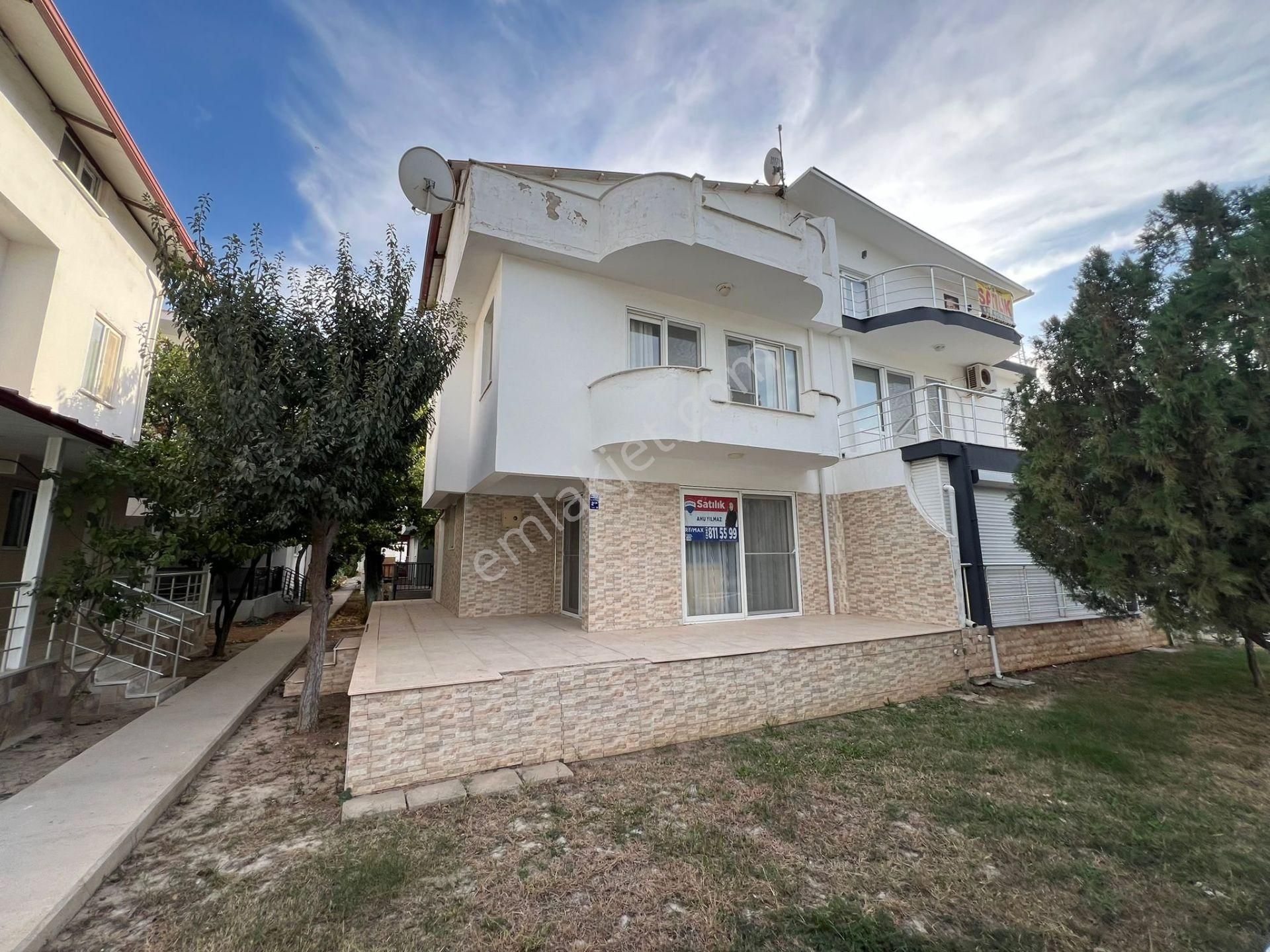 Remax Cool'dan Dıdım ,as Ege Sıtesı'nde Satılık Havuz Manzaralı Vılla