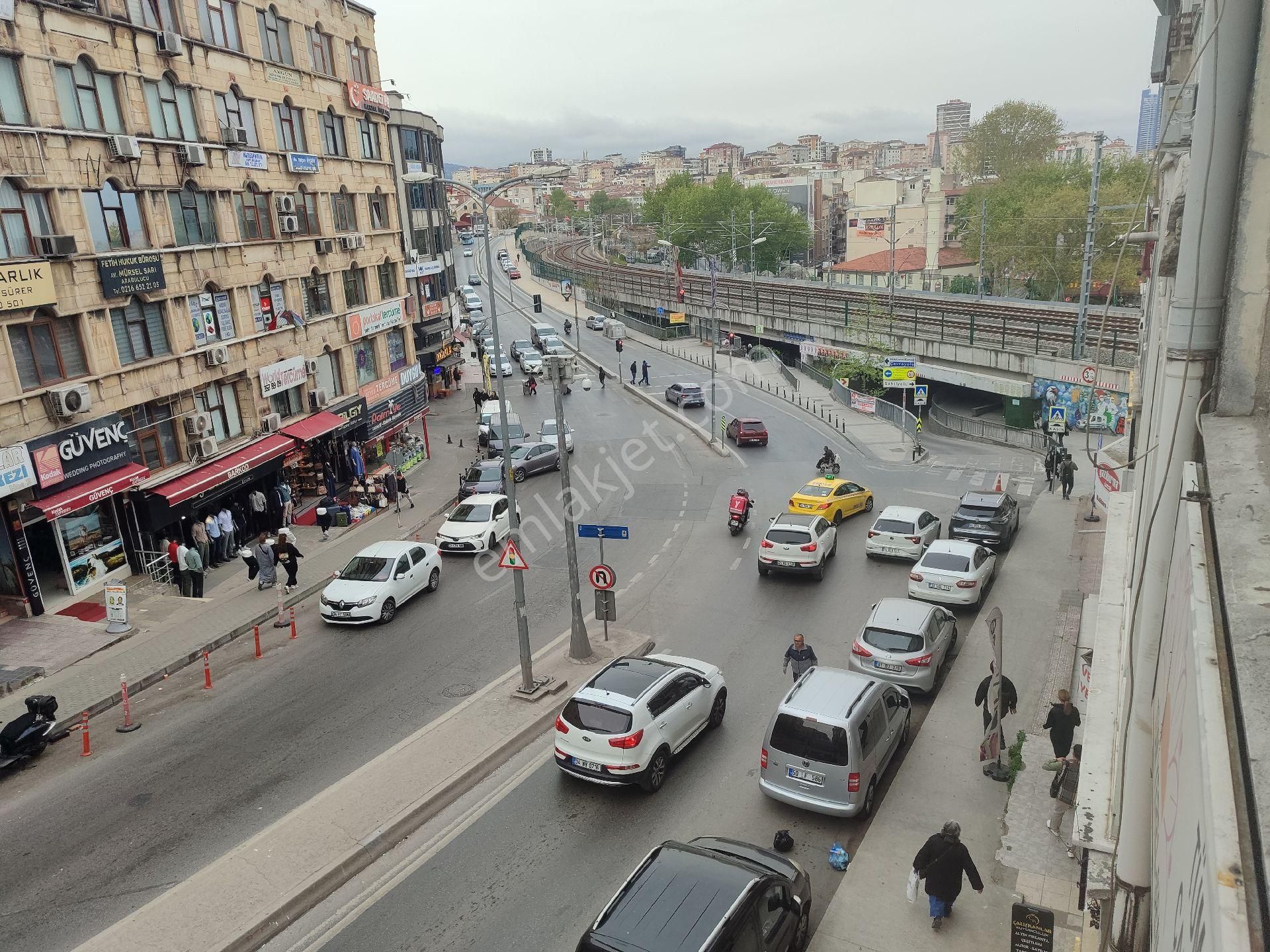 Kartalın Merkezinde Cadde Üzerinde 1+1 Ofis Büro