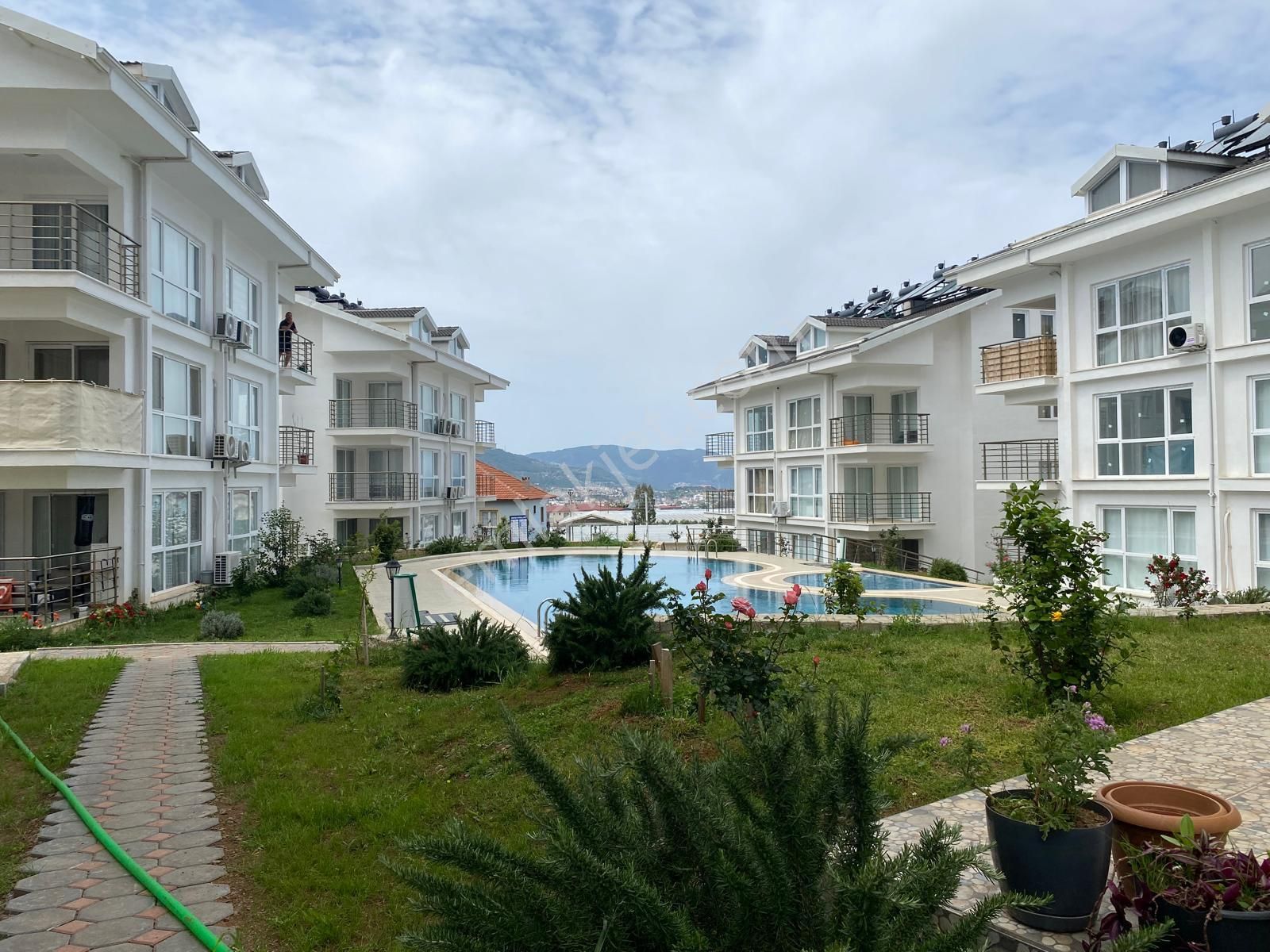 Fethiye Karaçulha'da Özel Havuzlu Sitede Manzaralı 3+1 Çatı Dubleks Daire