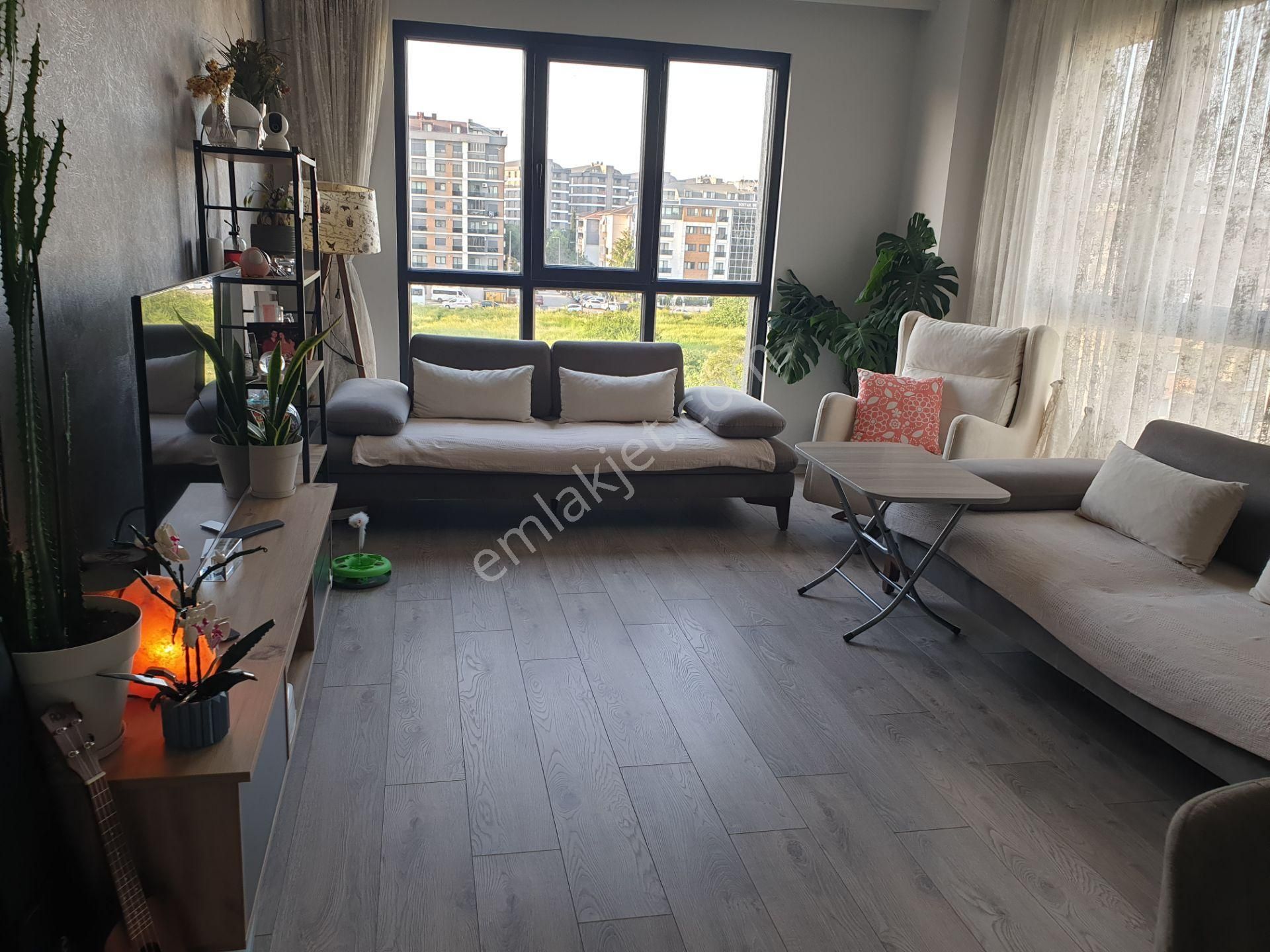 Ekşioğlu Gyd,den Tuzla İstasyon Mah Satılık Arakat Daire