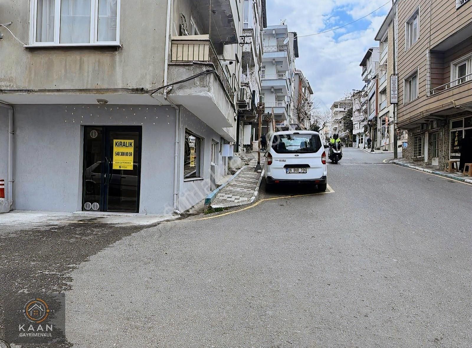 Kaan'dan Çınarlı Cad. Üzerinde Köşe Konumda Dükkan