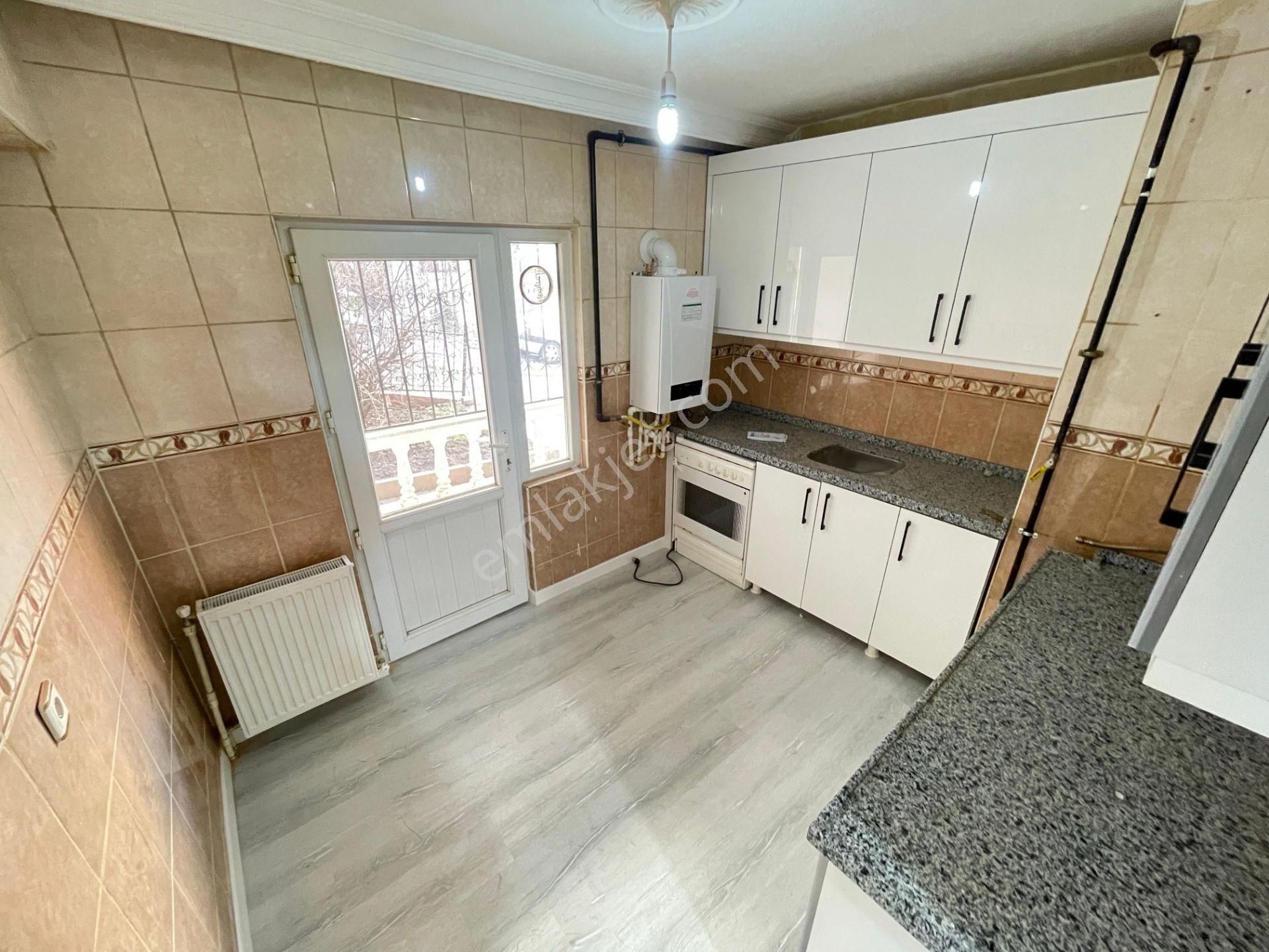 Kariyer'den Yayla'da Asansörlü Çift Banyo 3 Balkon Yüksek Giriş