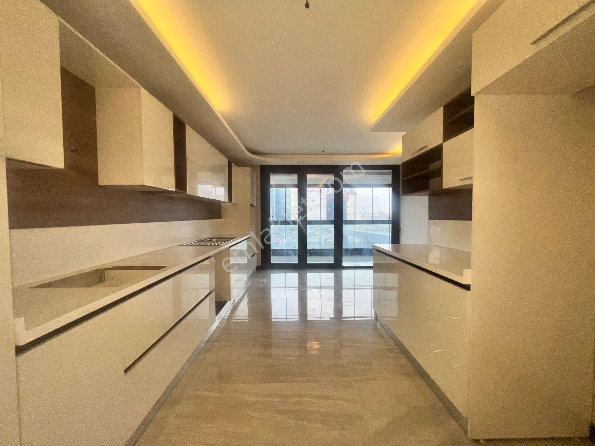 Ufuk Kılıç Emlak'tan Devlet Hastanesi Karşısı Lüx 4+1 Site Dairesi