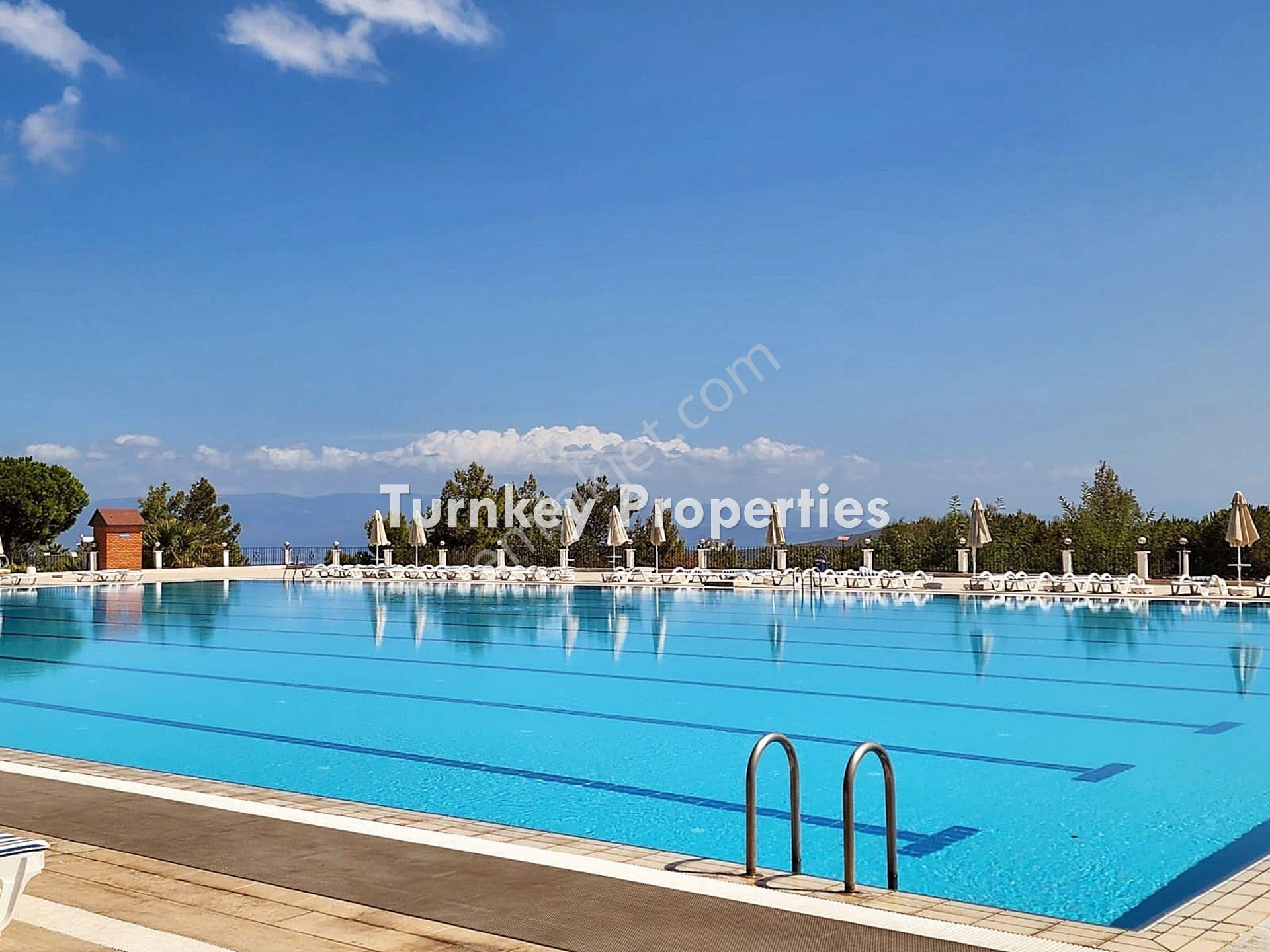 Gündoğanda Satılık Bahçeli Ve Deniz Manzaralı Villa