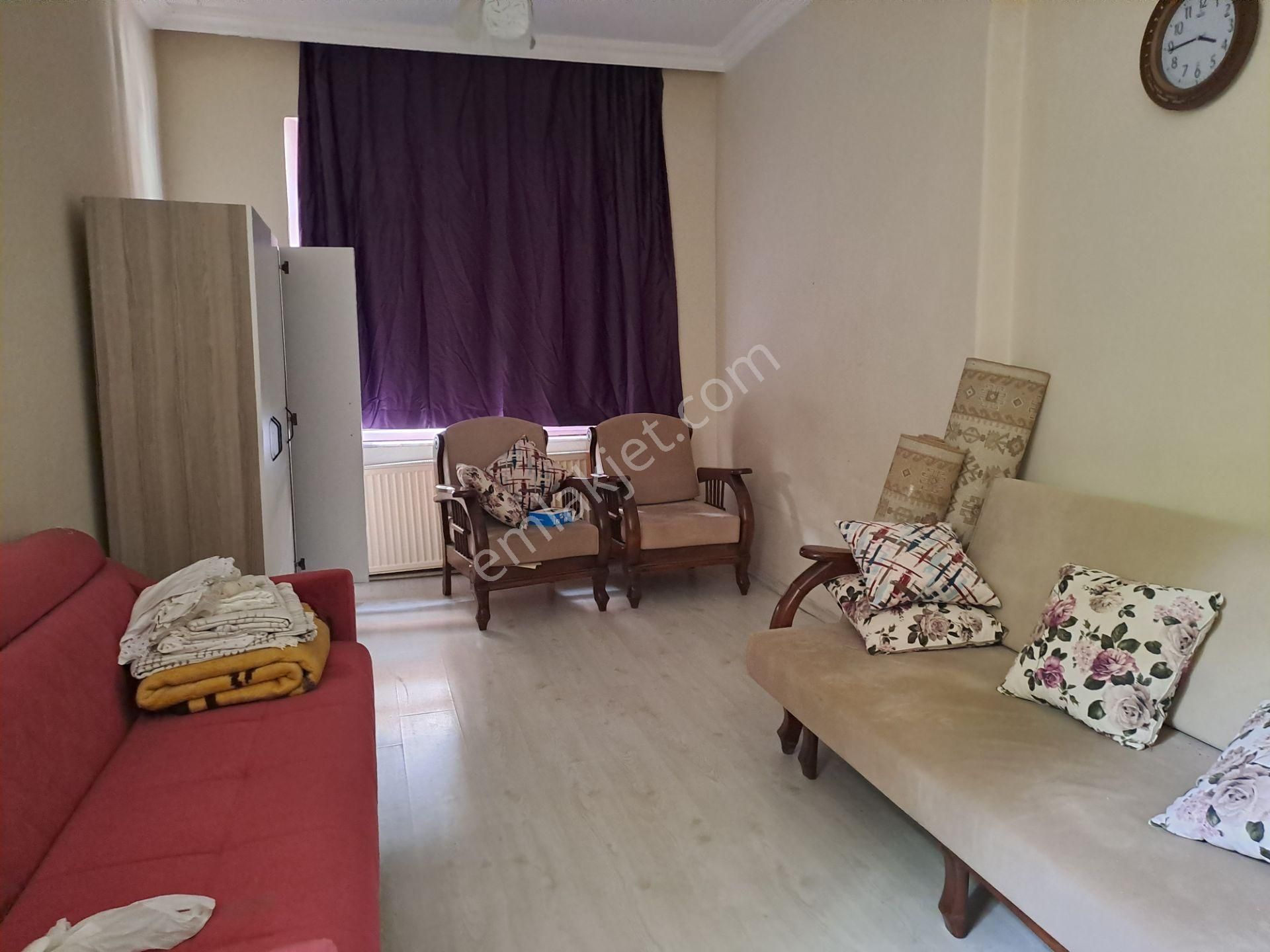 Sarıyer Merkez Mahallesinde Kiralık Eşyalı Bahçeli 1+1 Daire