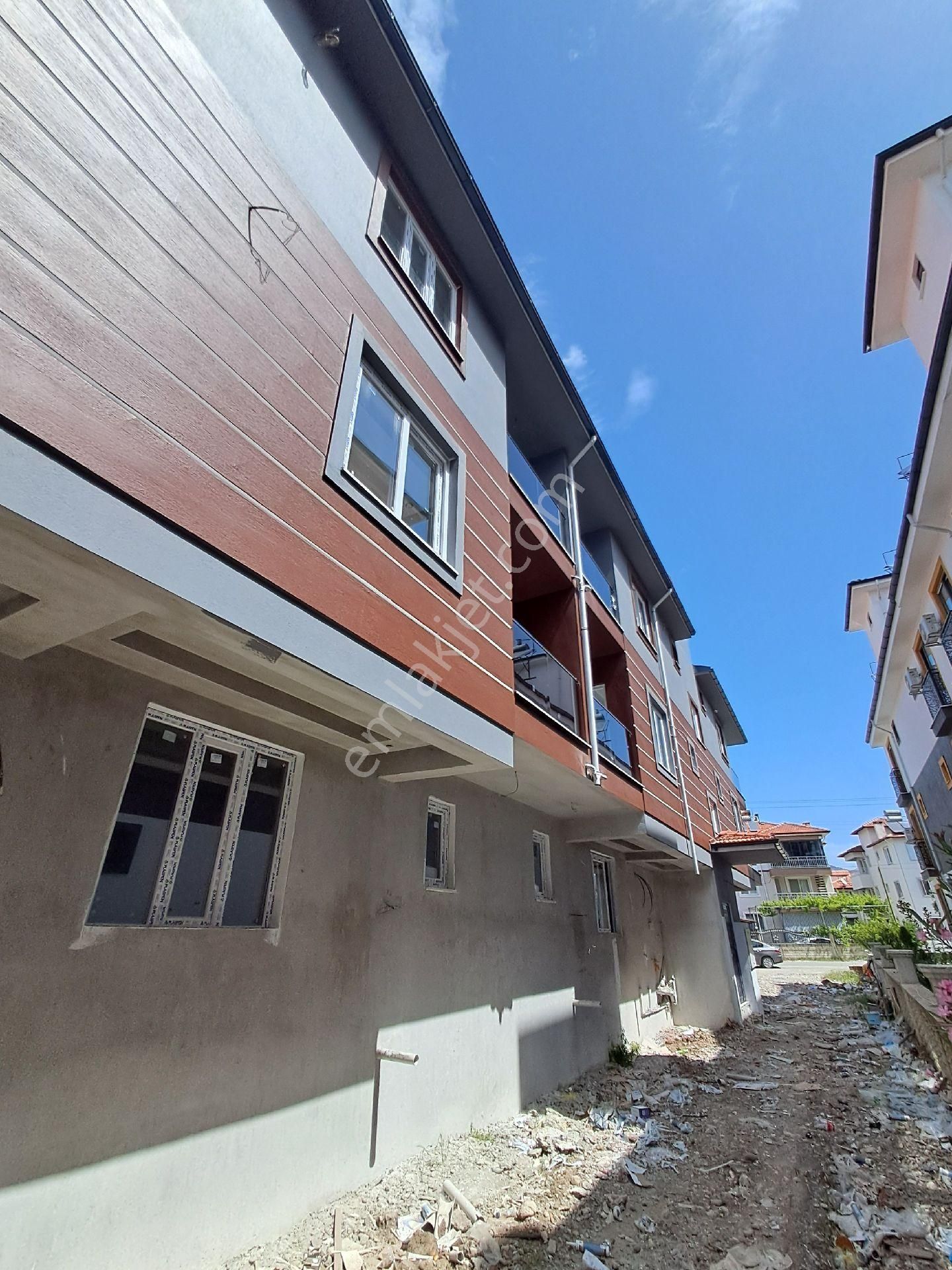 Günaydın Emlaktan Ortaca Karaburunda Sıfır Geniş Satılık 2+1 Daire