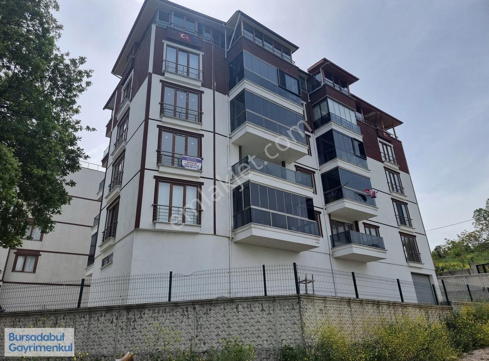 Bursadabul'dan Cumhuriyet Mah. 169m2 Ara Kat Köşe 3+1 Daire