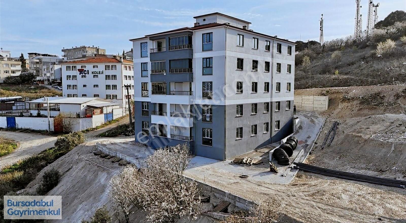 Bursadabul'dan Cumhuriyet Mah. Açı Koleji Yanı Arakat 3+1 Daire