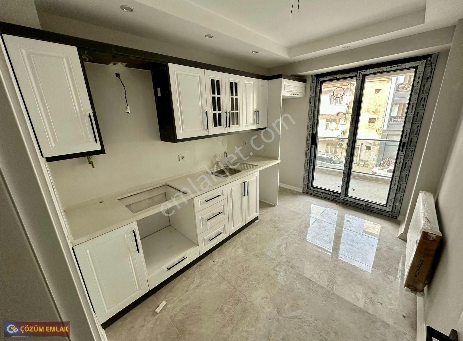 Çözüm Emlak'tan 3+1 Sıfır Ara Kat Kapalı Otoparklı Satılık Daire