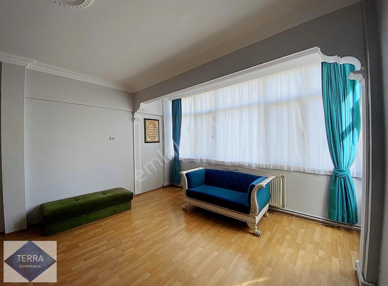 Yenibosna Altınyıldız Bloklarında 2+1 Kiralık Daire