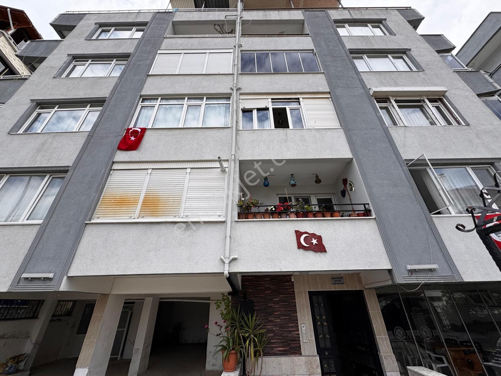 Özgüven'den Ön Cephe Ayrı Mutfak Yatırımlık Geniş 3+1 Satılık