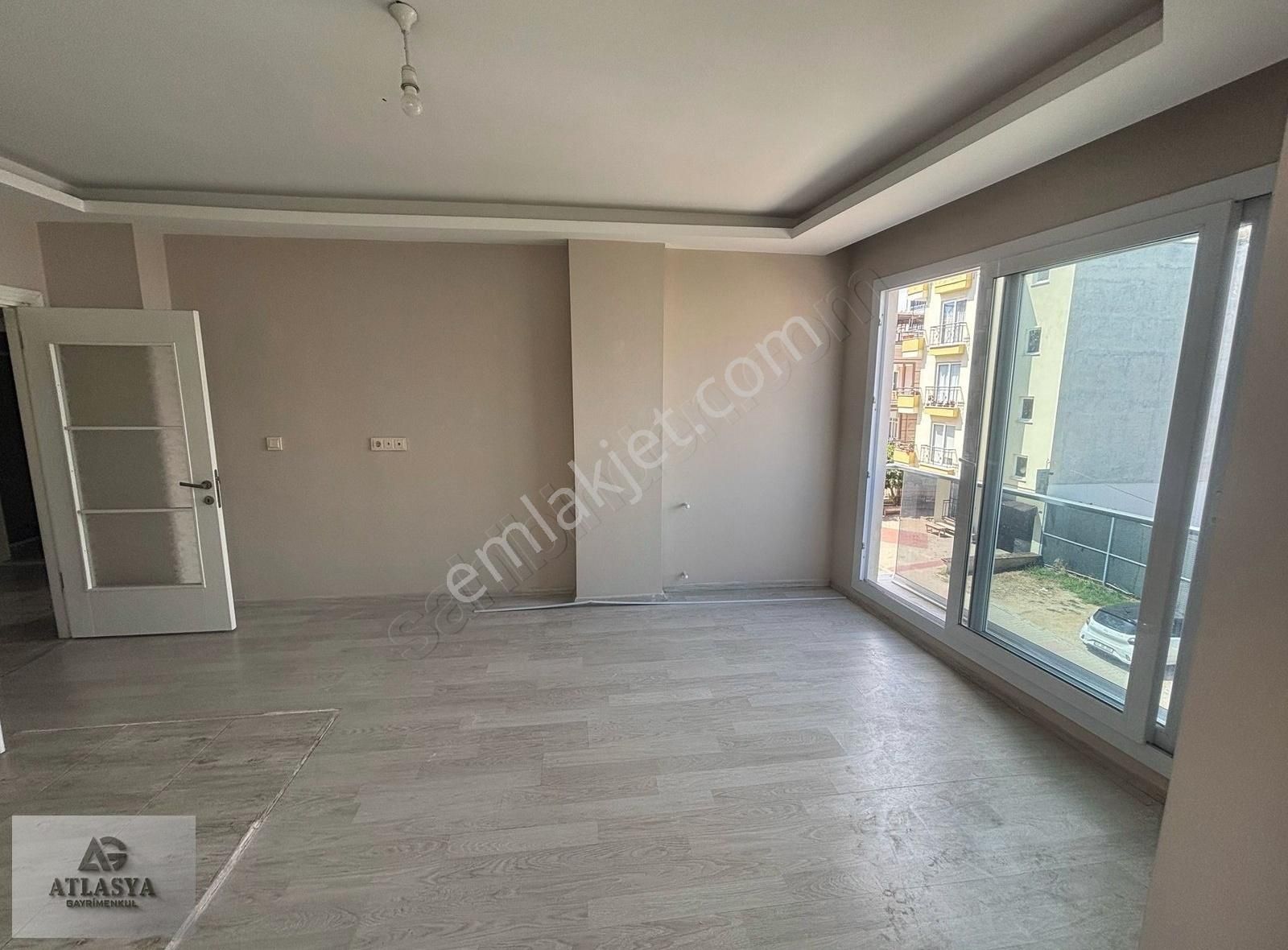 Atlasya'dan Aydınlıkevler Mh Yeni Bina Ara Kat Uygun Fiyat 2+1