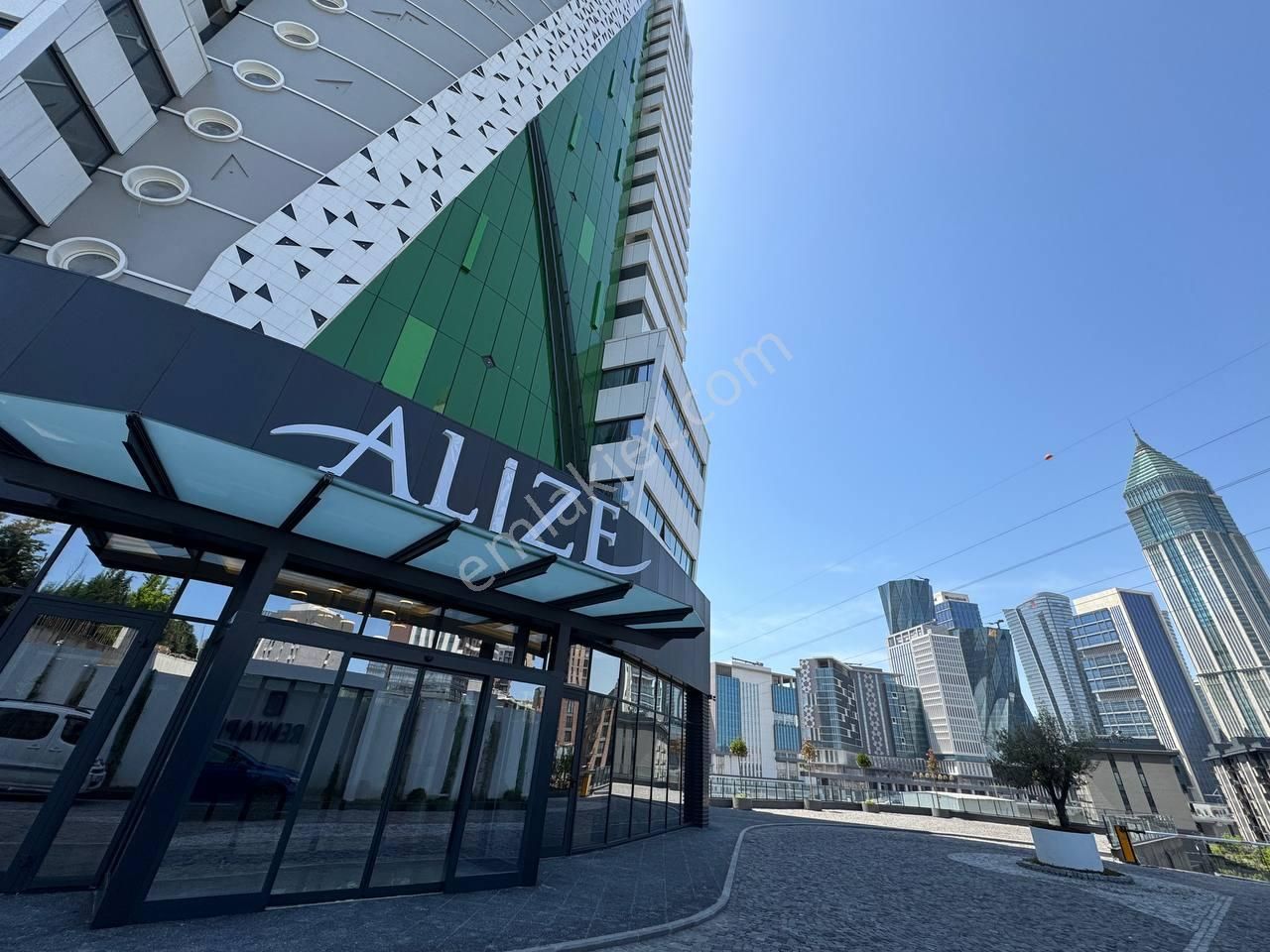 Finans Merkezi Alize Tower Balkonlu 83 M2 Brüt Kiralık İş Yeri