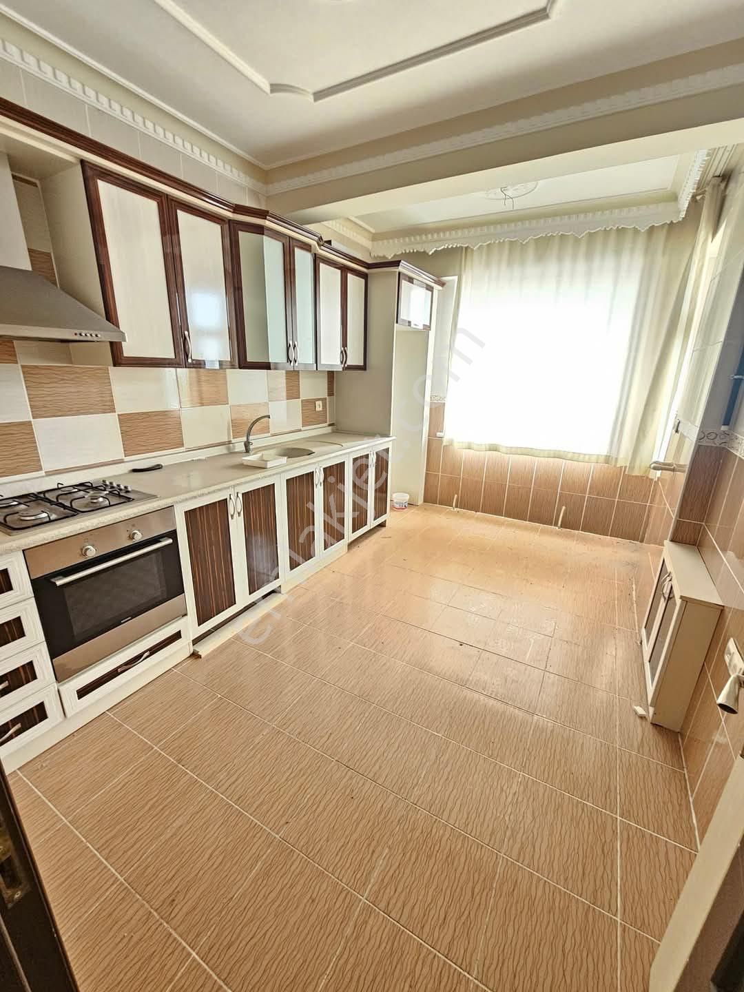 Buhara Mahallesi Edipoğlu Caddesin De 3+1 Ara Kat Geniş Bakımlı Daire