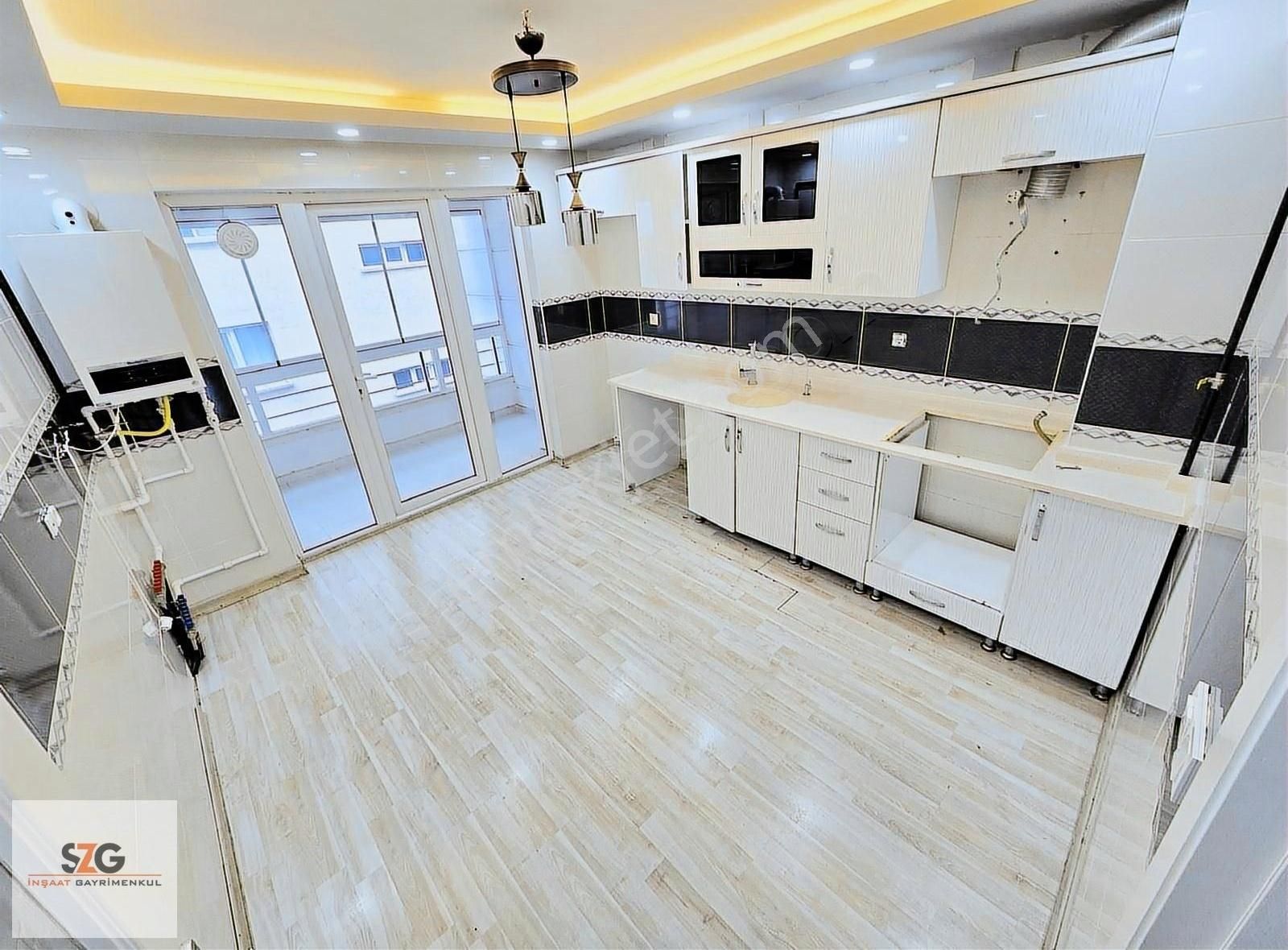 Szg'den Merkezi Konumda Genç Bina Asansörlü Geniş Yapılı Daire