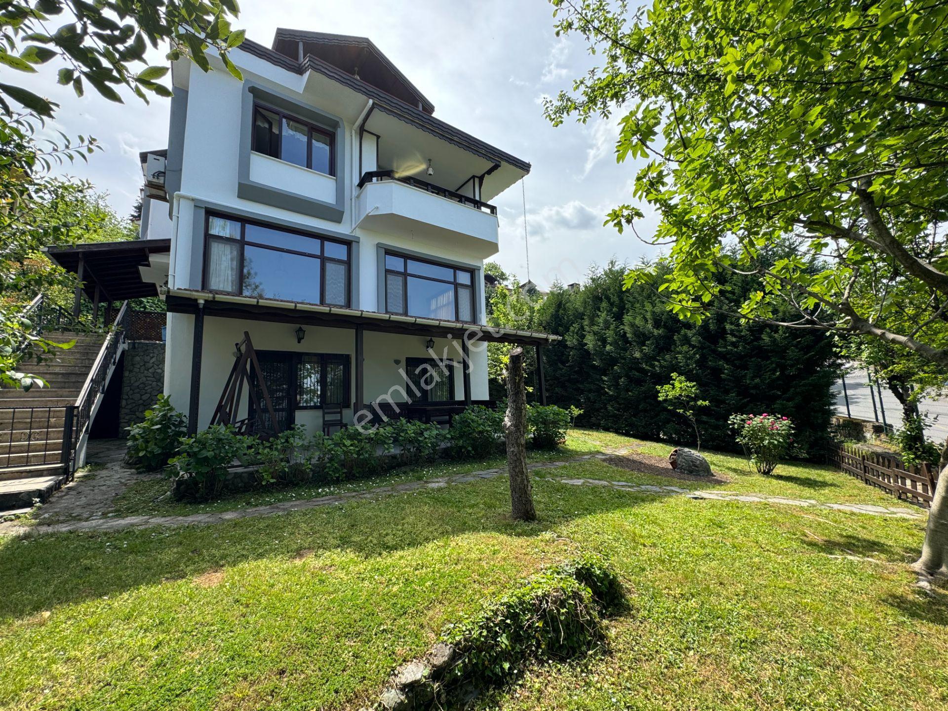 Sapanca’da Site İçinde Göl Manzarlı Satılık Müstakil Villa - Görsel 3